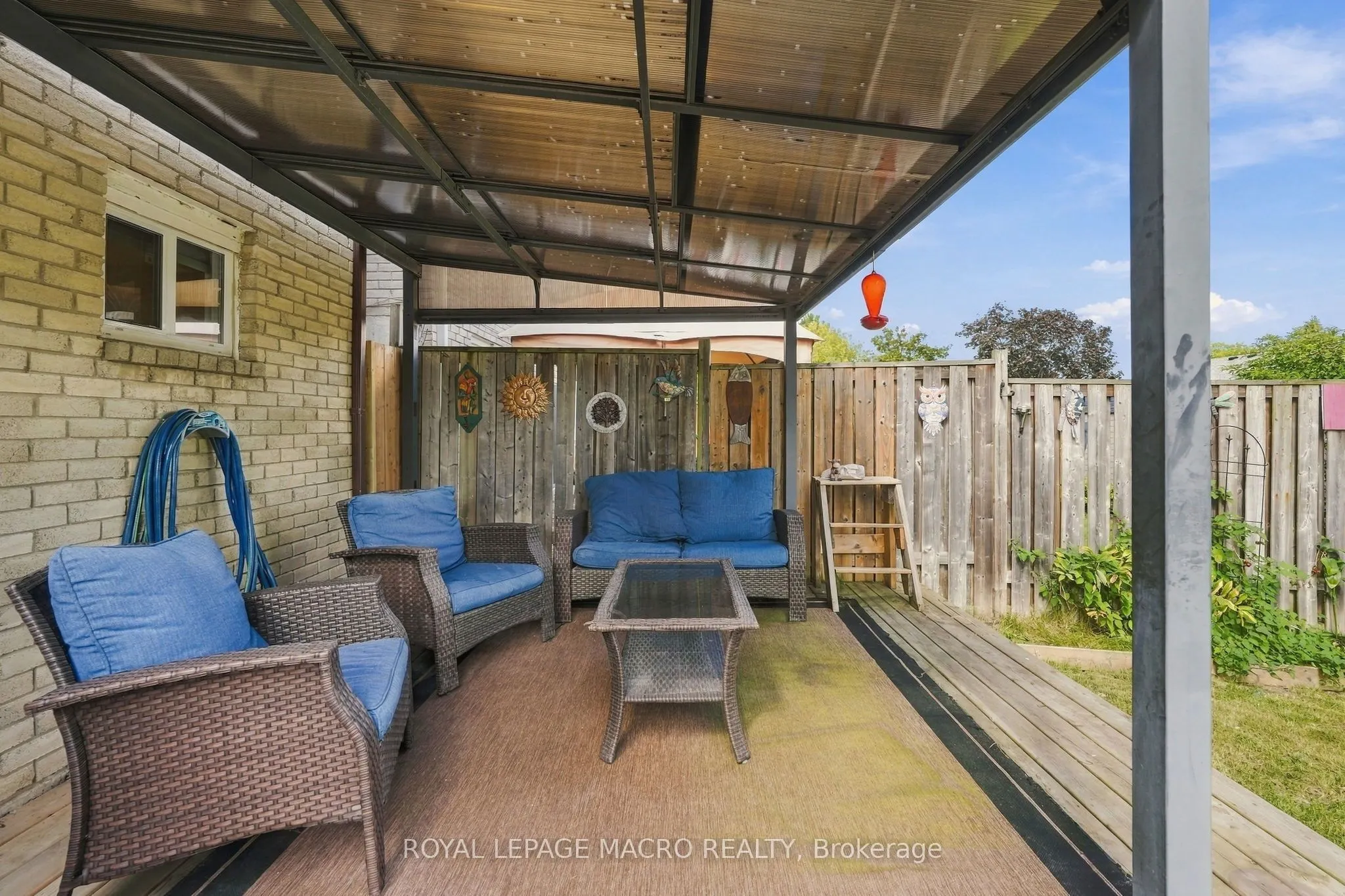 2328 Malcolm Crescent