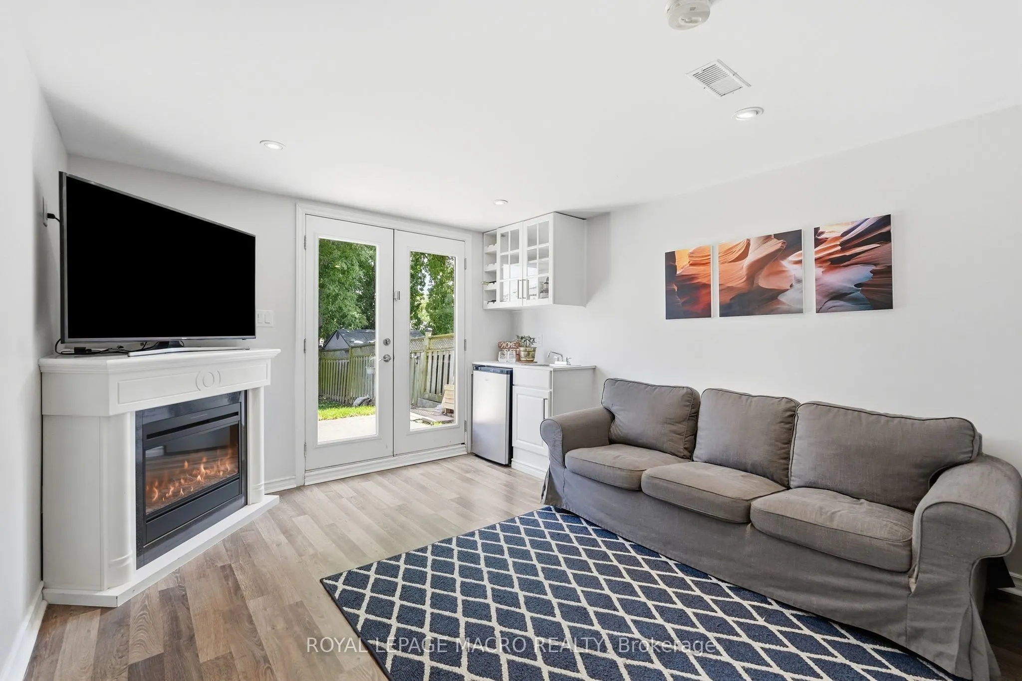 2328 Malcolm Crescent