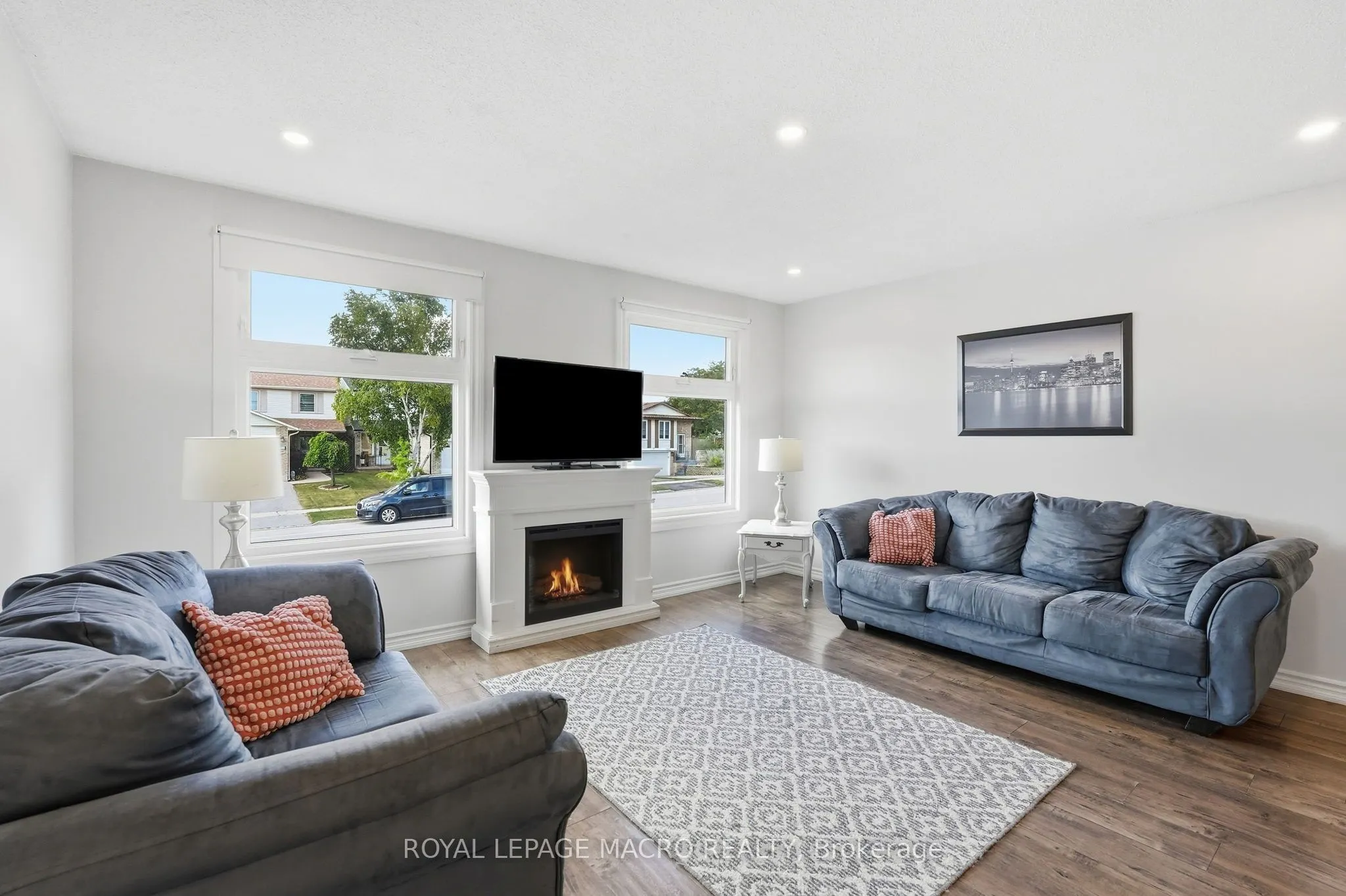 2328 Malcolm Crescent