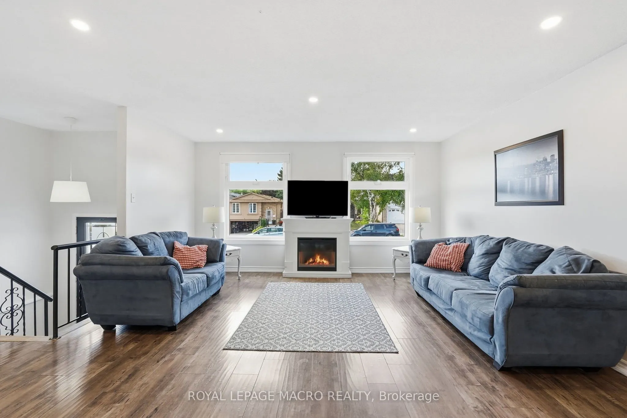 2328 Malcolm Crescent