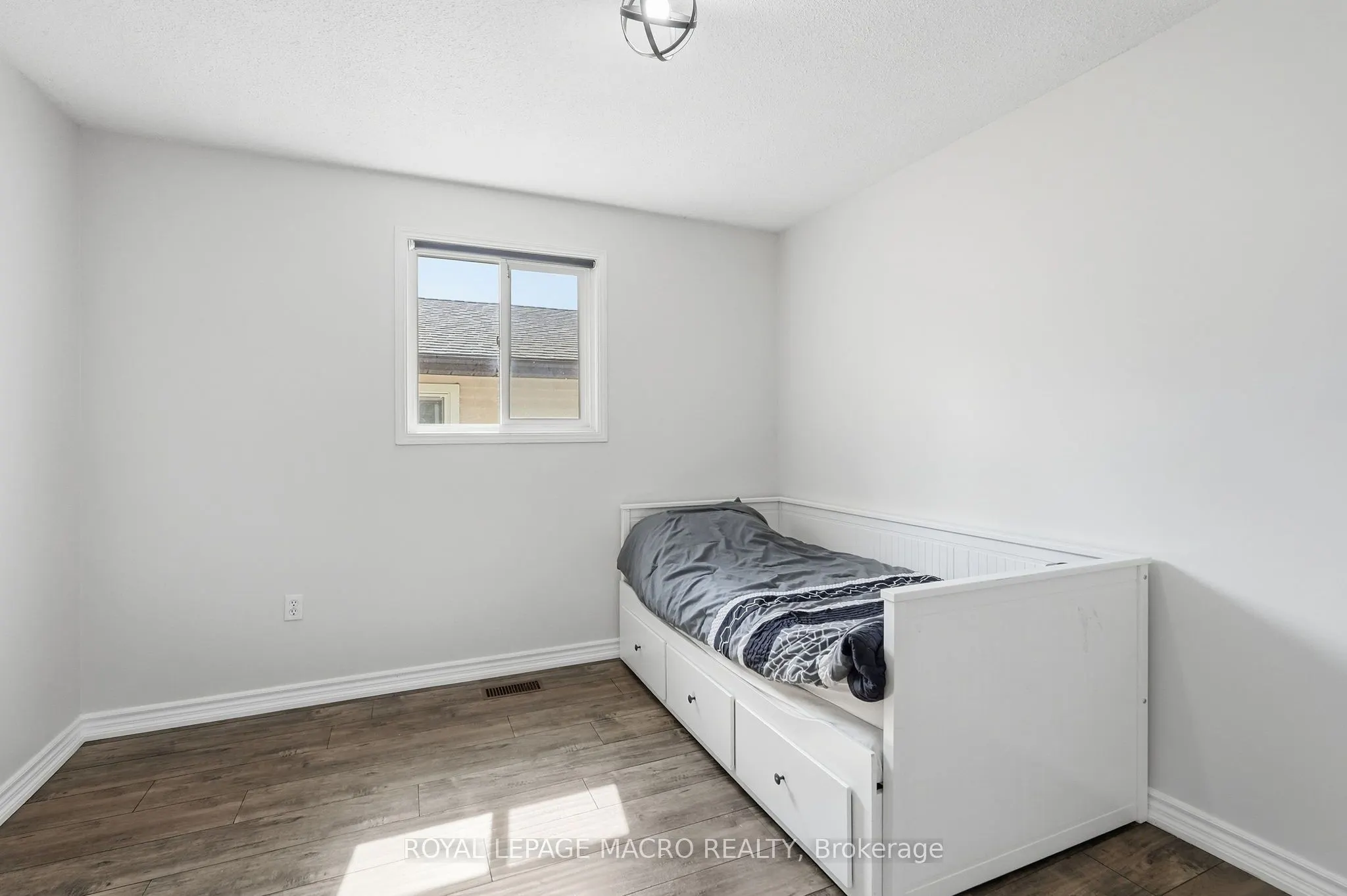 2328 Malcolm Crescent