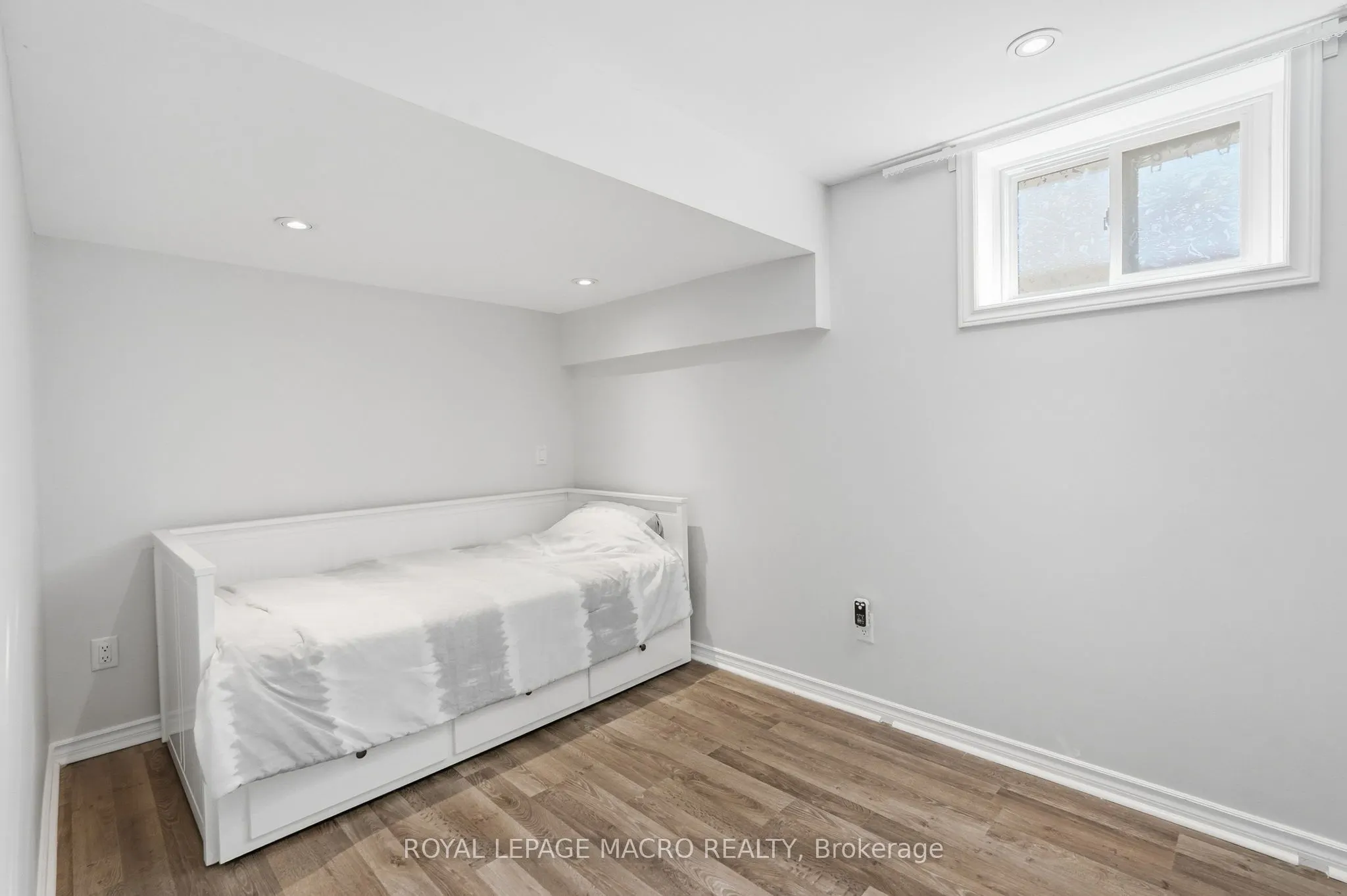 2328 Malcolm Crescent