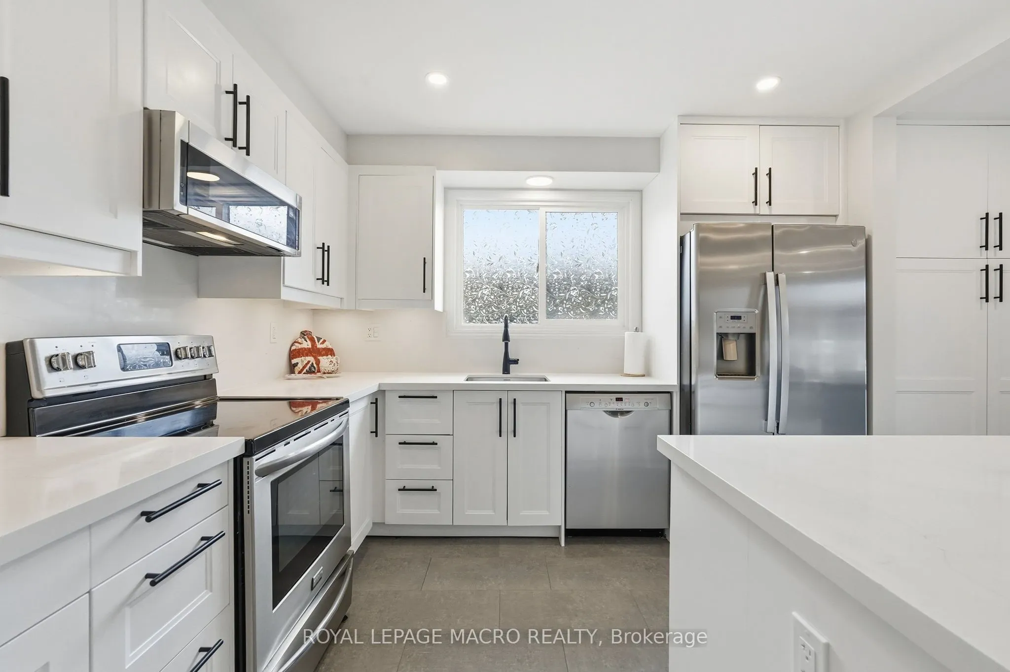2328 Malcolm Crescent
