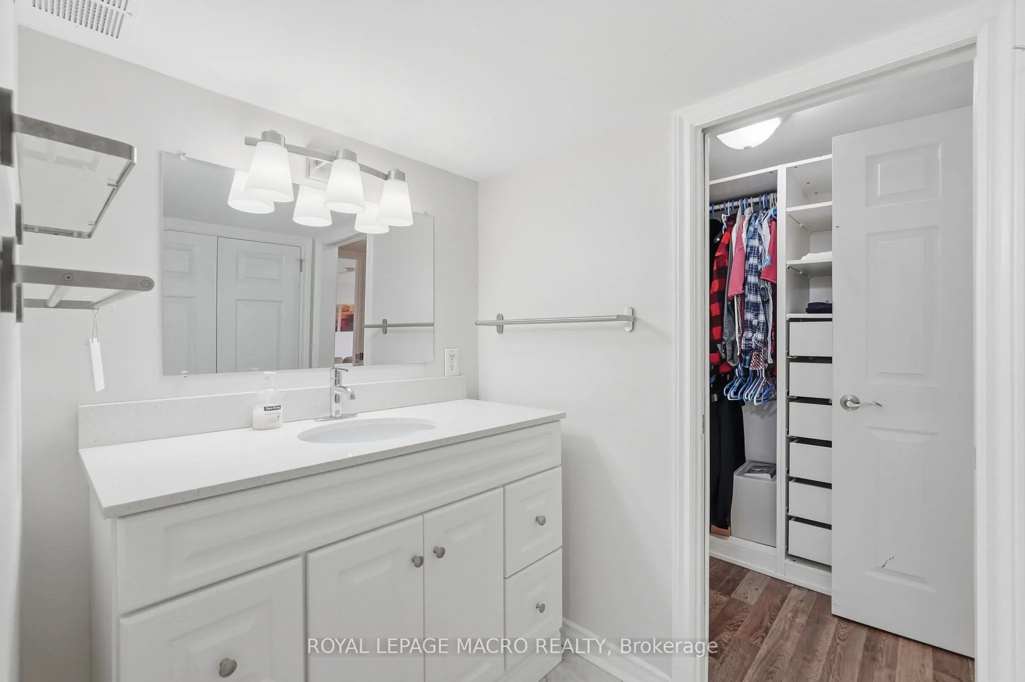 2328 Malcolm Crescent