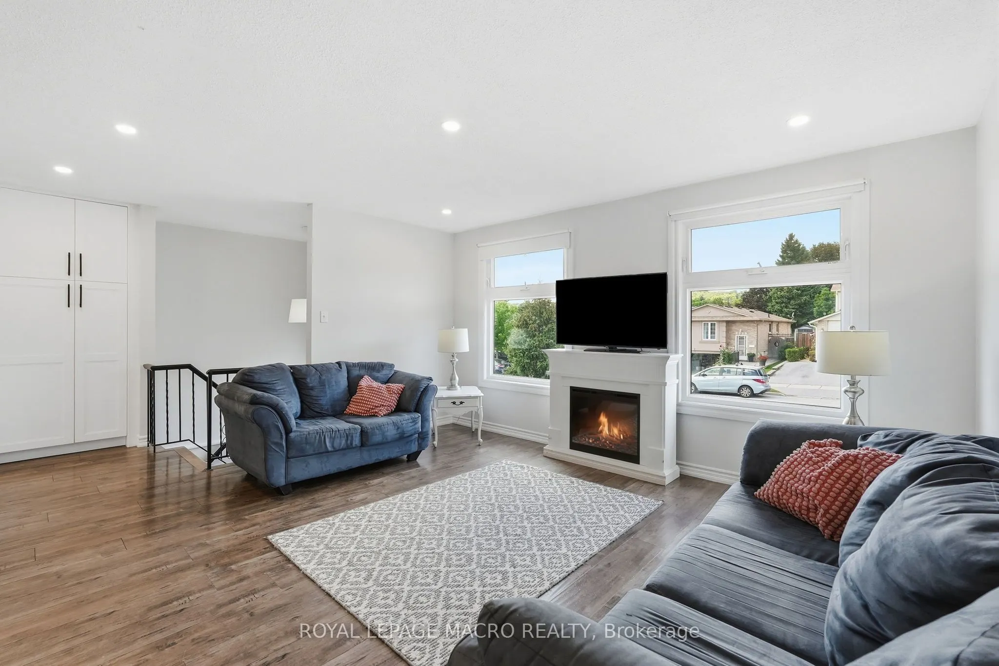 2328 Malcolm Crescent