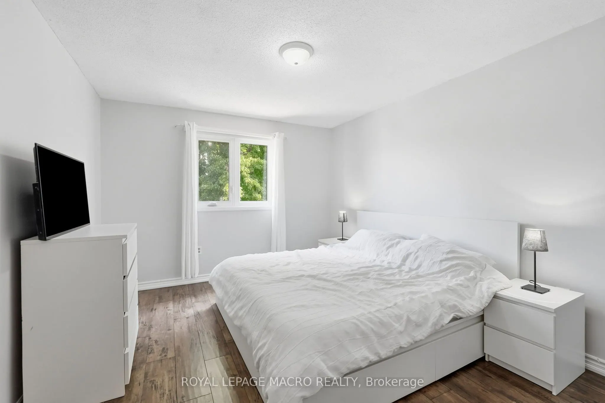 2328 Malcolm Crescent