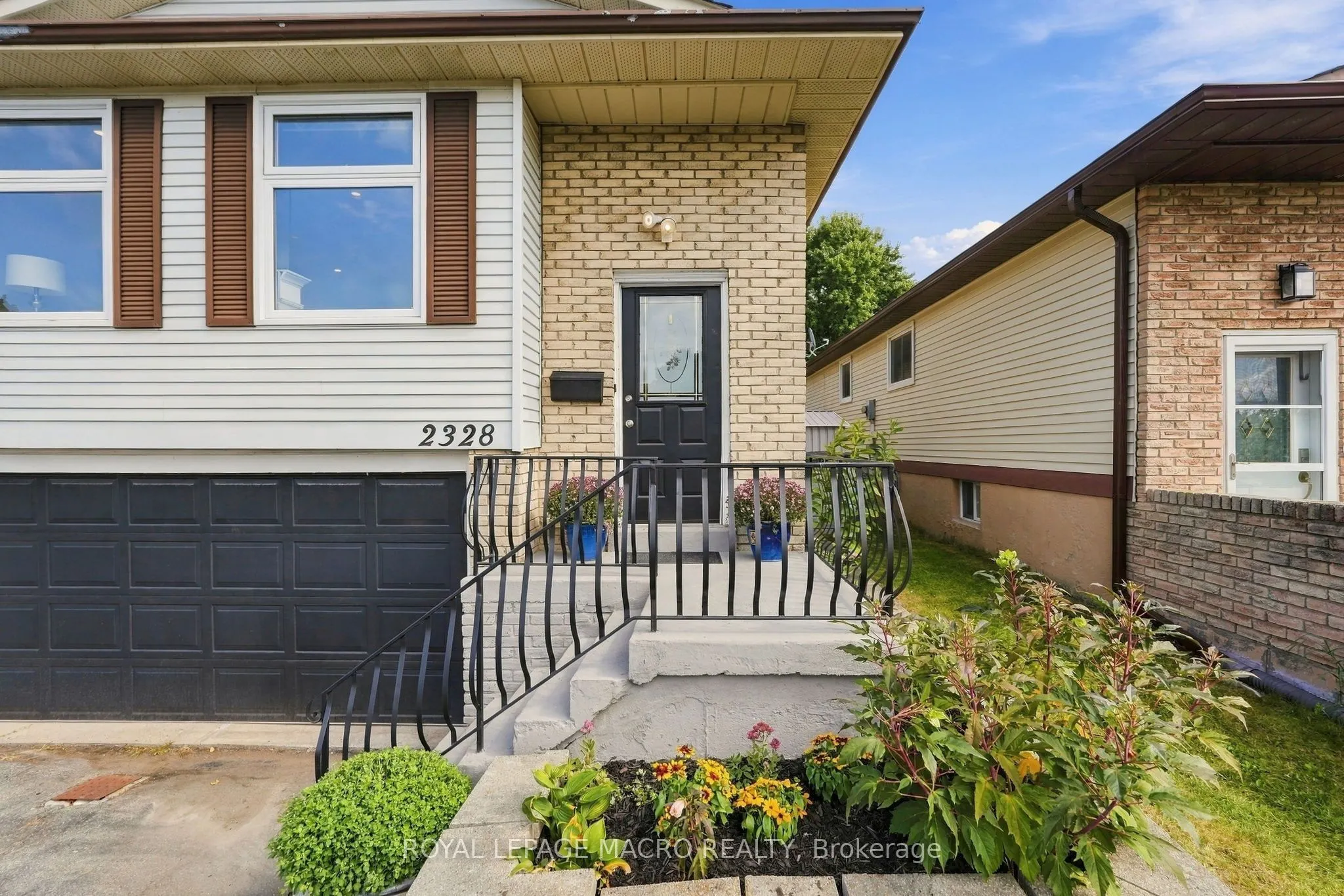 2328 Malcolm Crescent