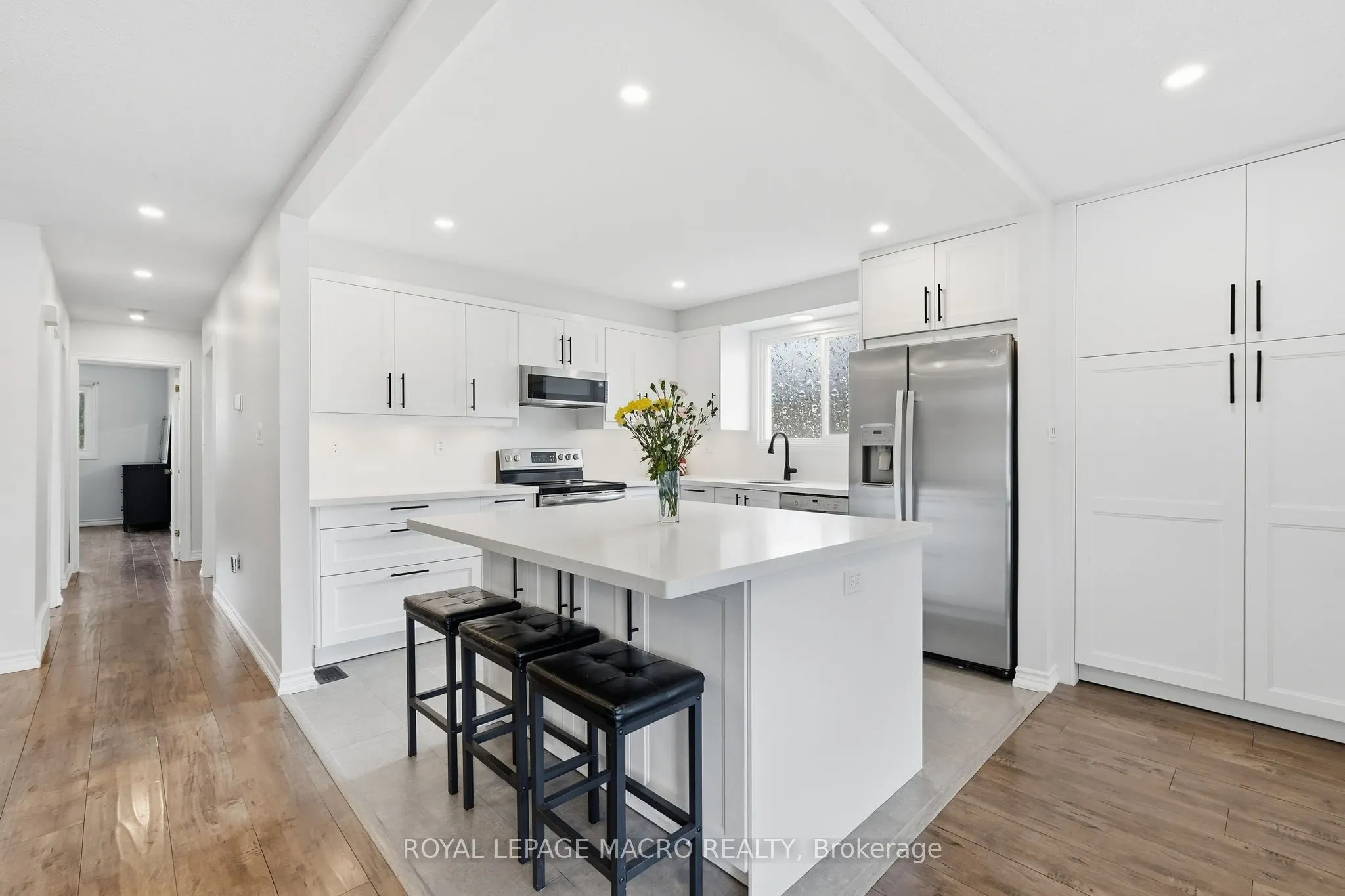 2328 Malcolm Crescent