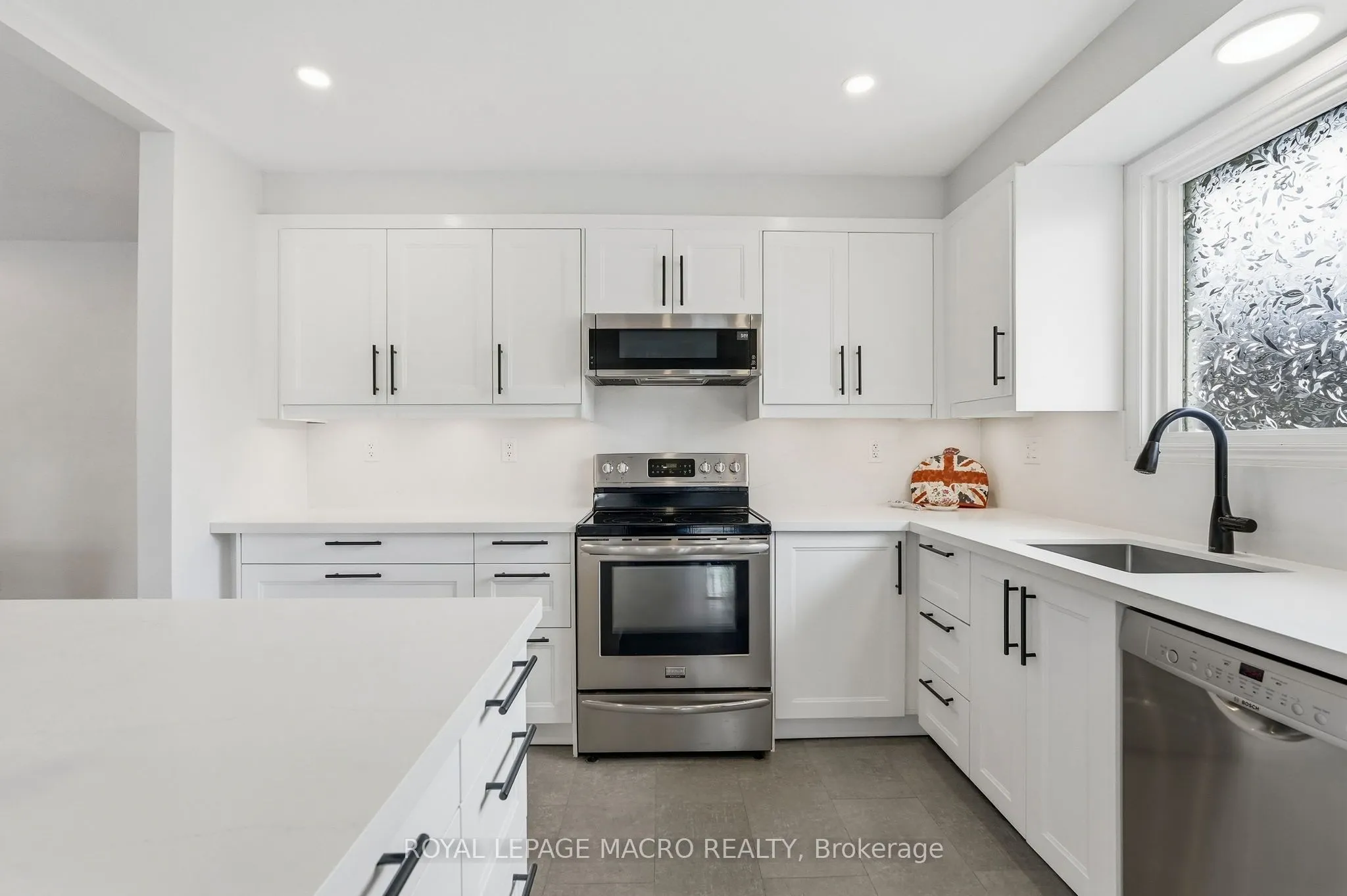 2328 Malcolm Crescent