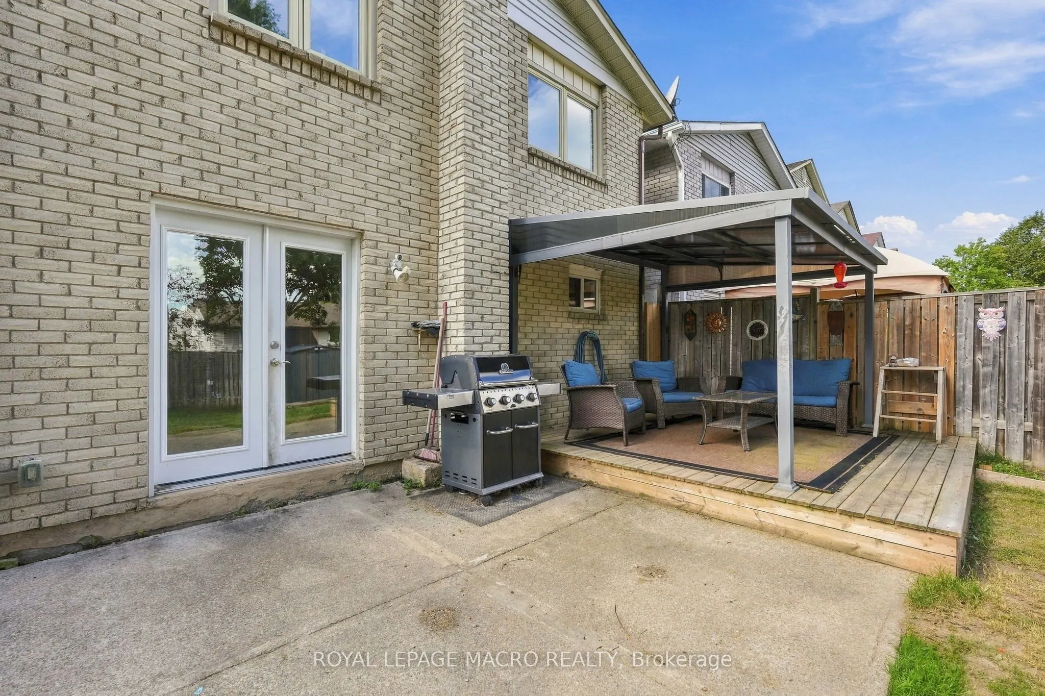 2328 Malcolm Crescent