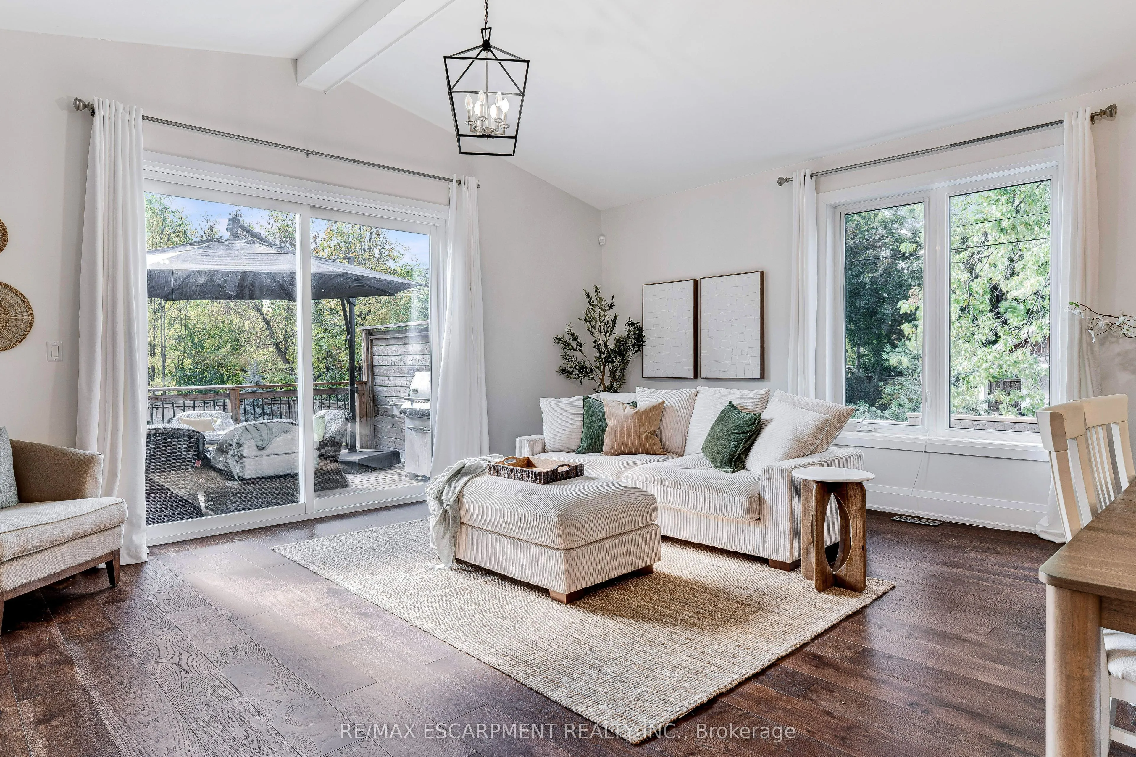 296 Kent Crescent