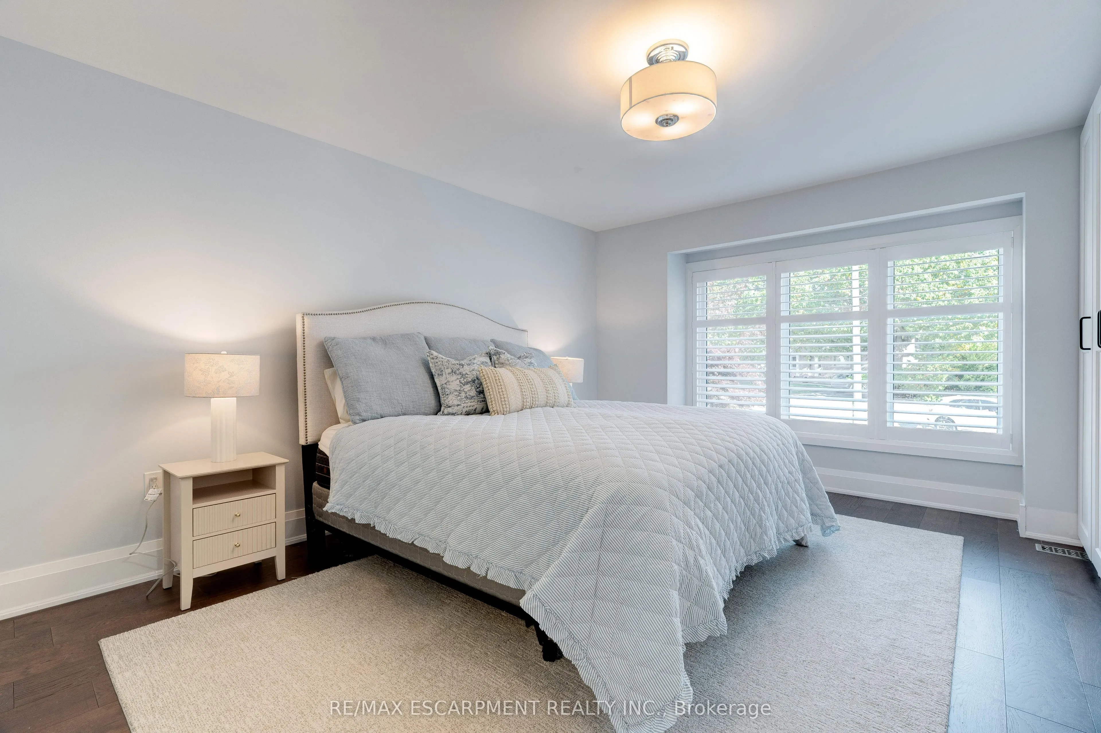 296 Kent Crescent
