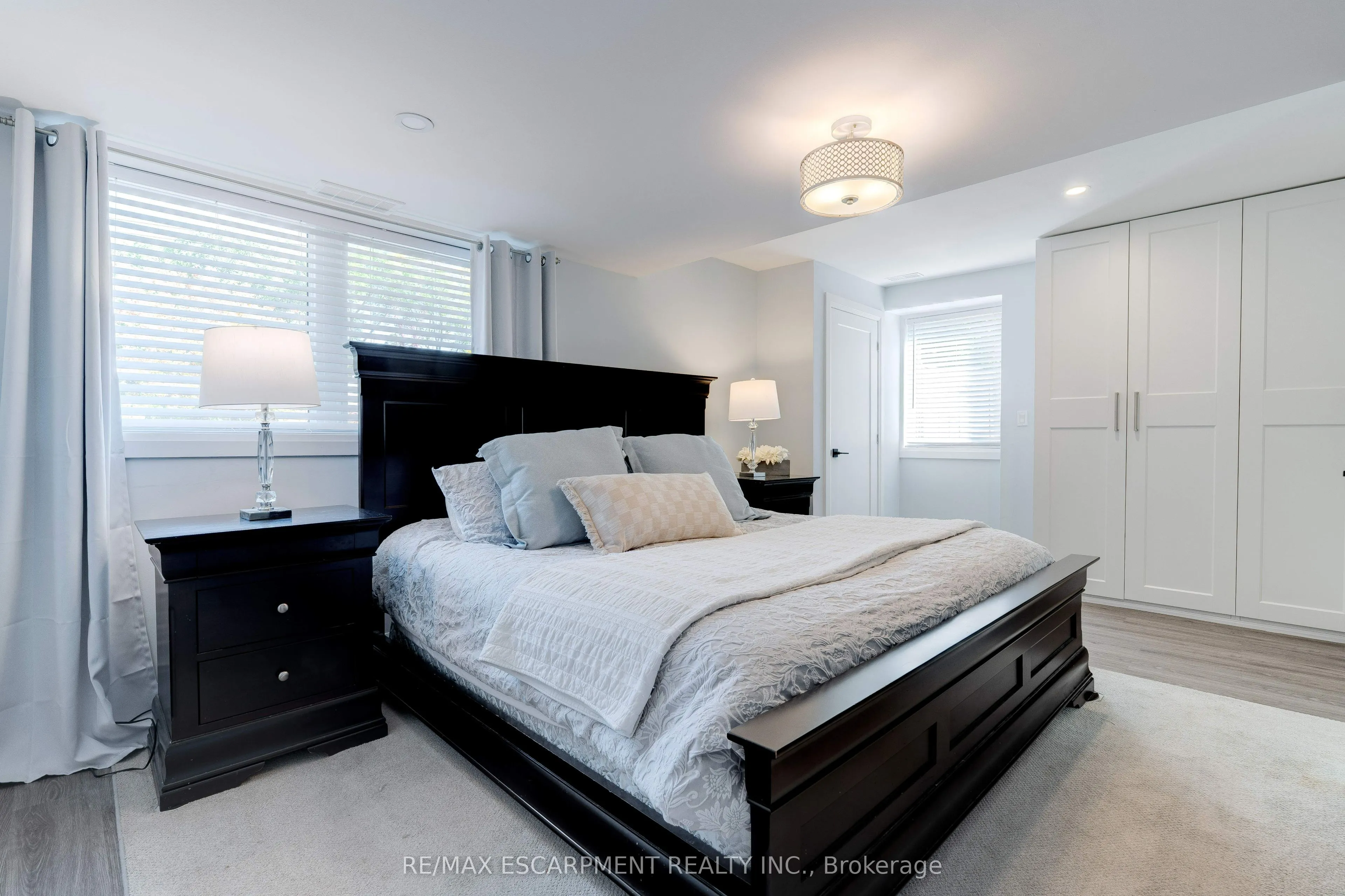 296 Kent Crescent