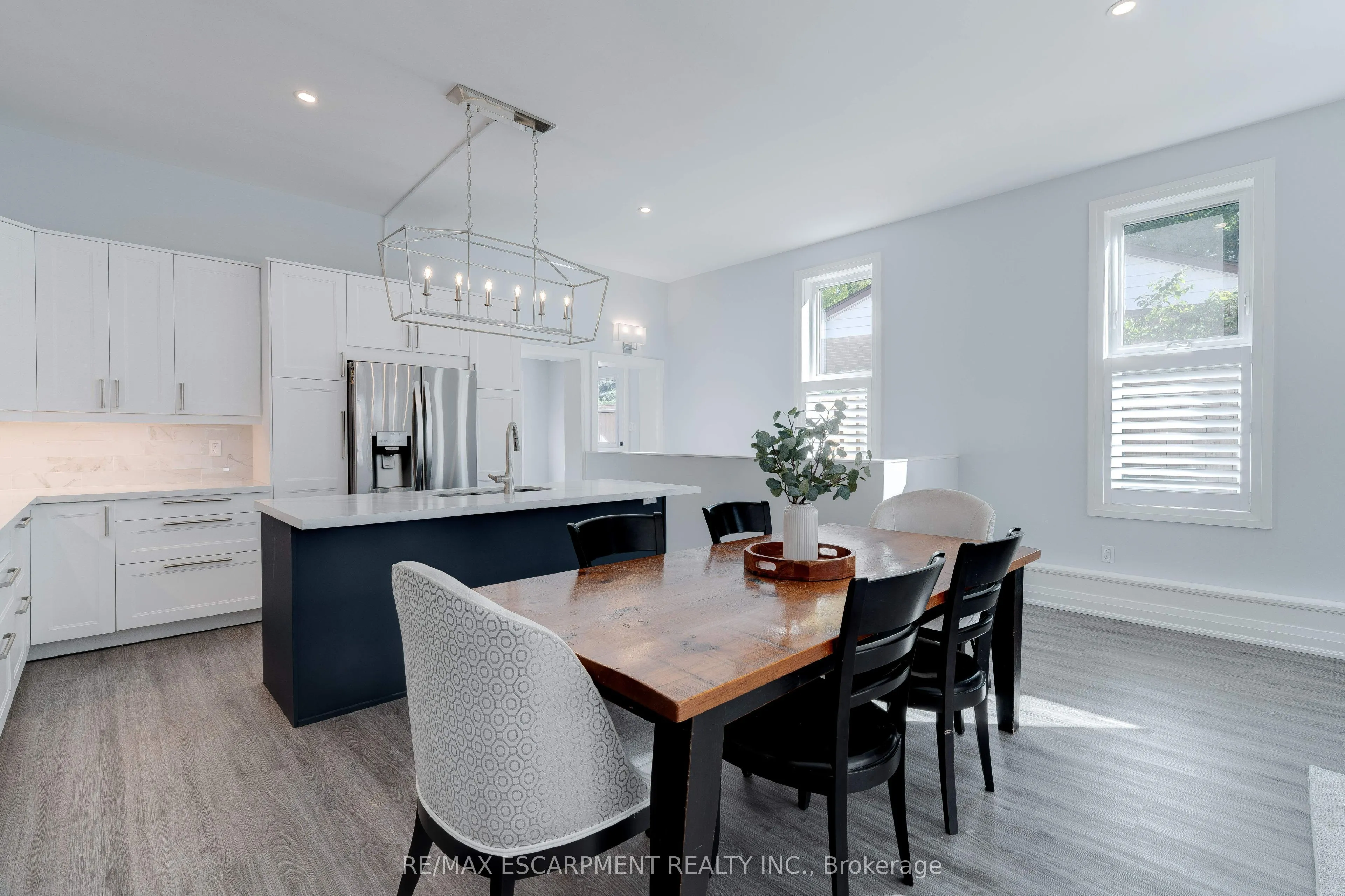 296 Kent Crescent