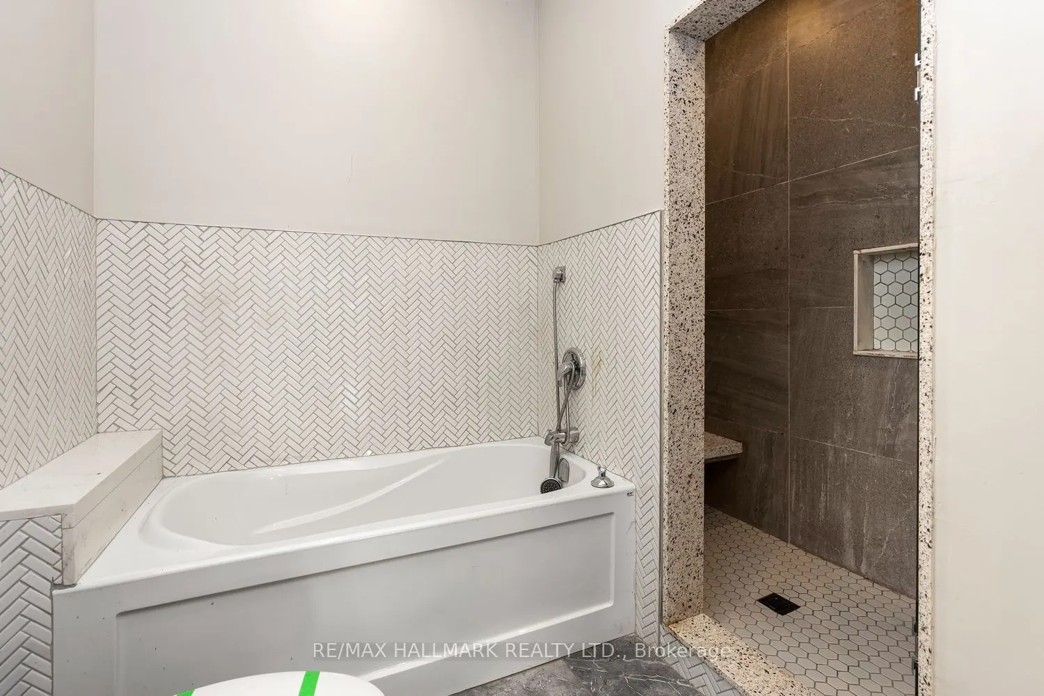 10 Sunray Crescent