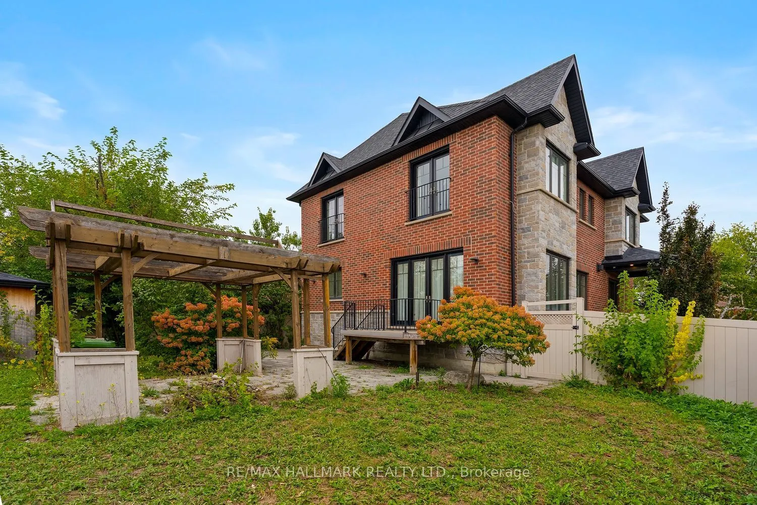 10 Sunray Crescent