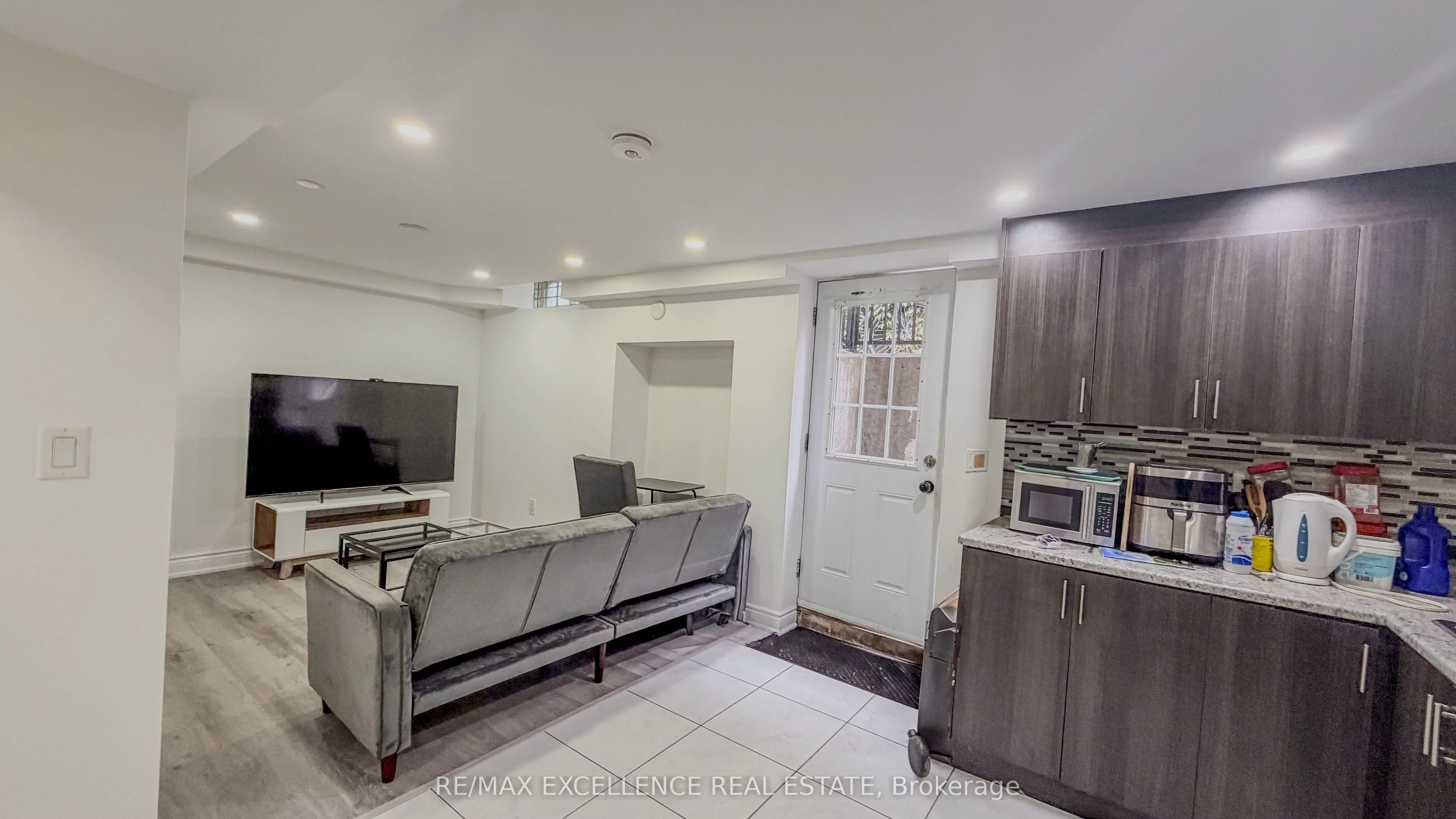 303 Hickory Circle