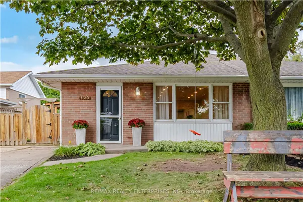 1310 Redbank Crescent