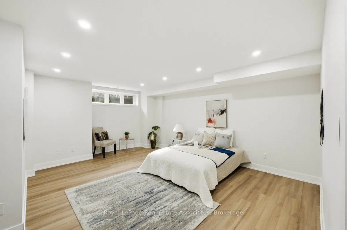 3975 Eglinton Avenue W #16