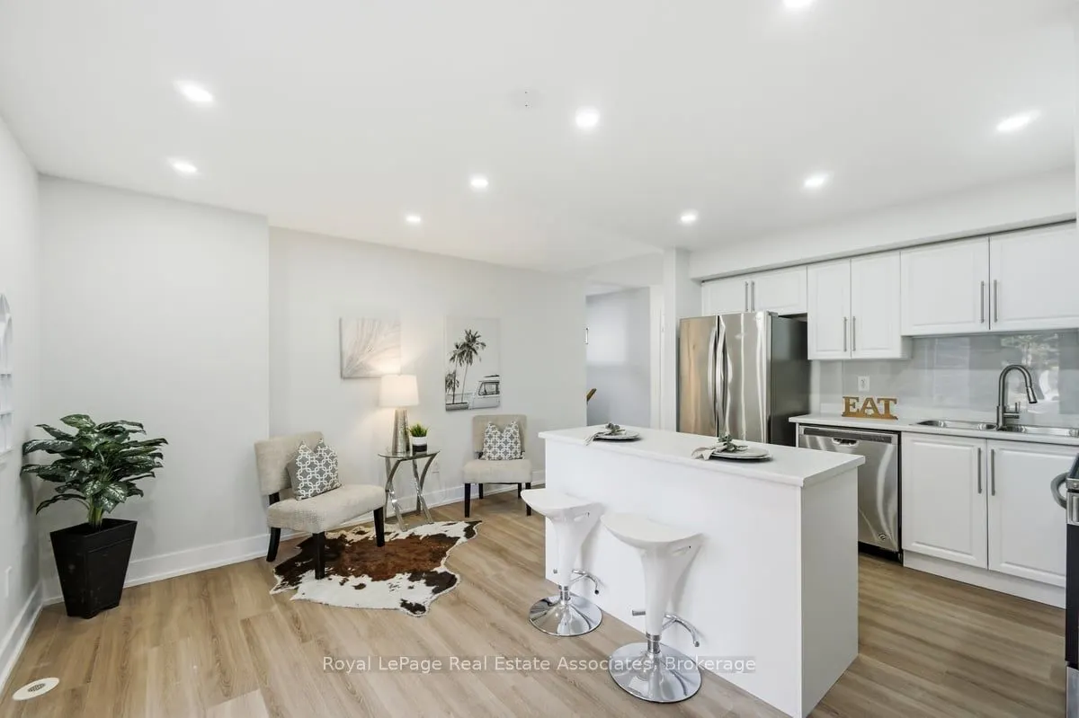 3975 Eglinton Avenue W #16