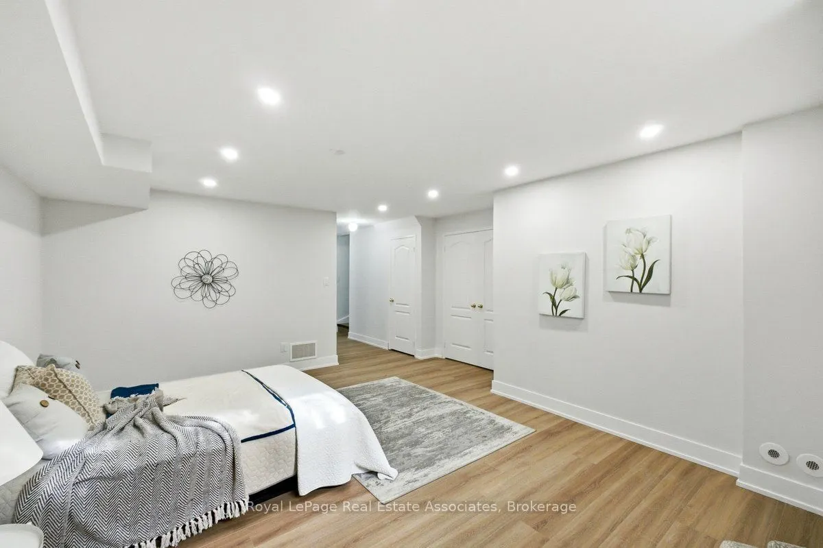3975 Eglinton Avenue W #16