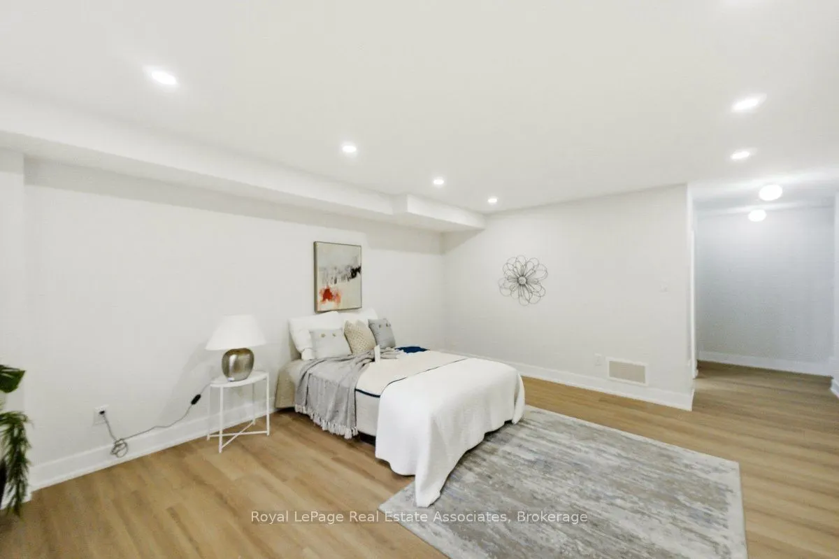 3975 Eglinton Avenue W #16