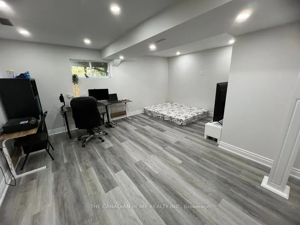 50 Monaco Court W