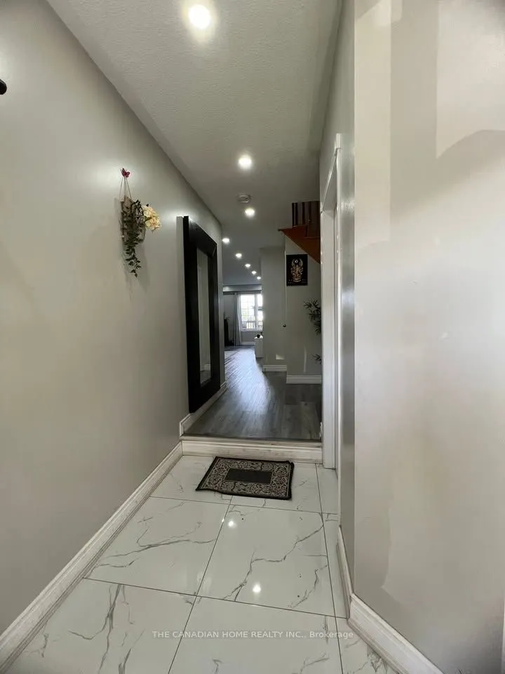 50 Monaco Court W