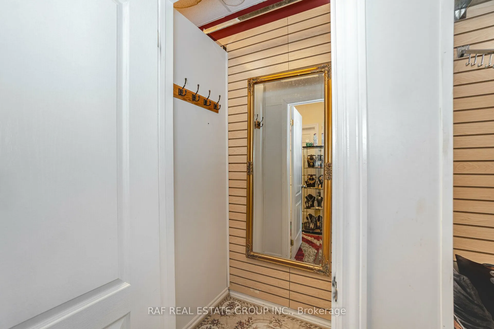 521 Thompson Road S #1