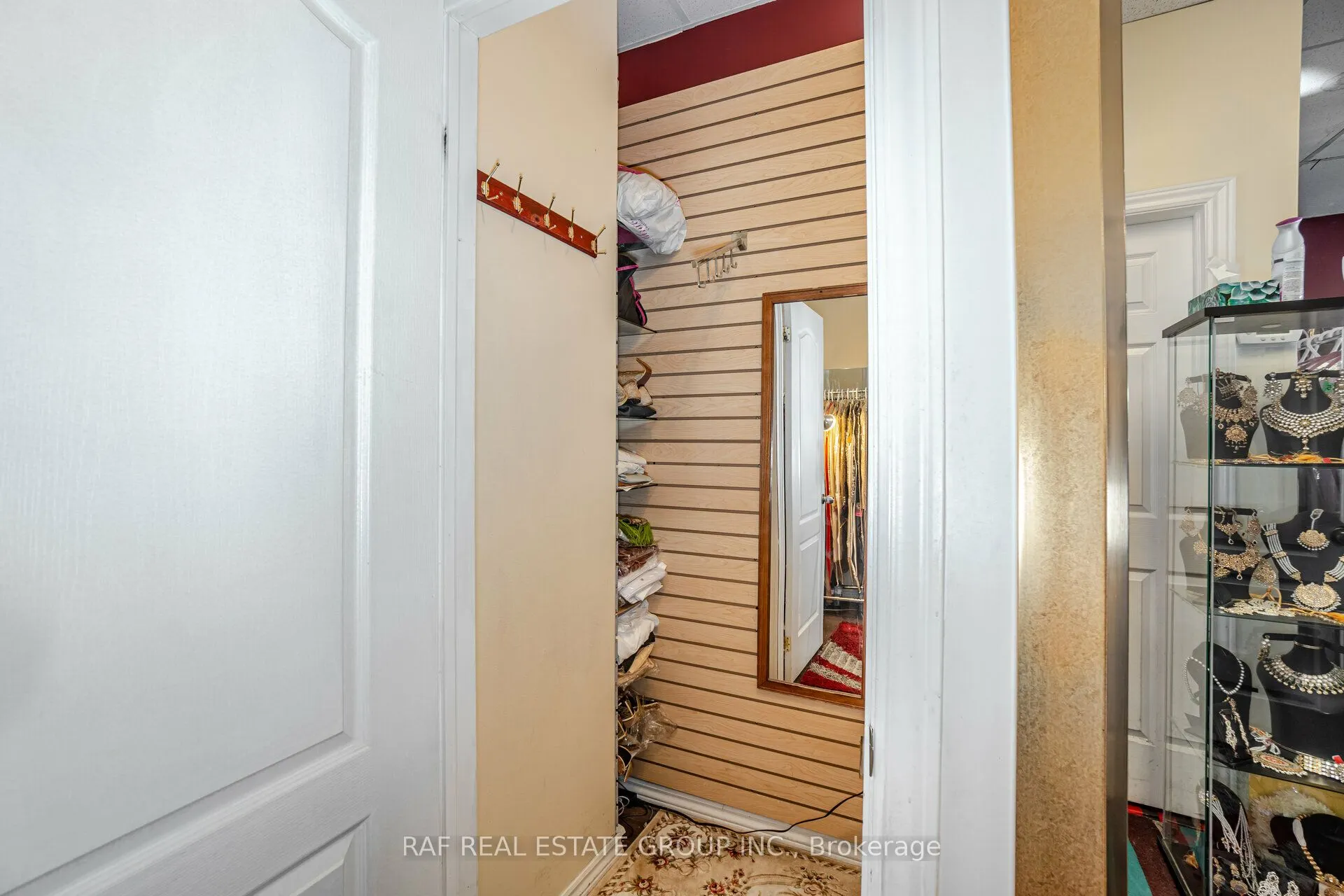 521 Thompson Road S #1