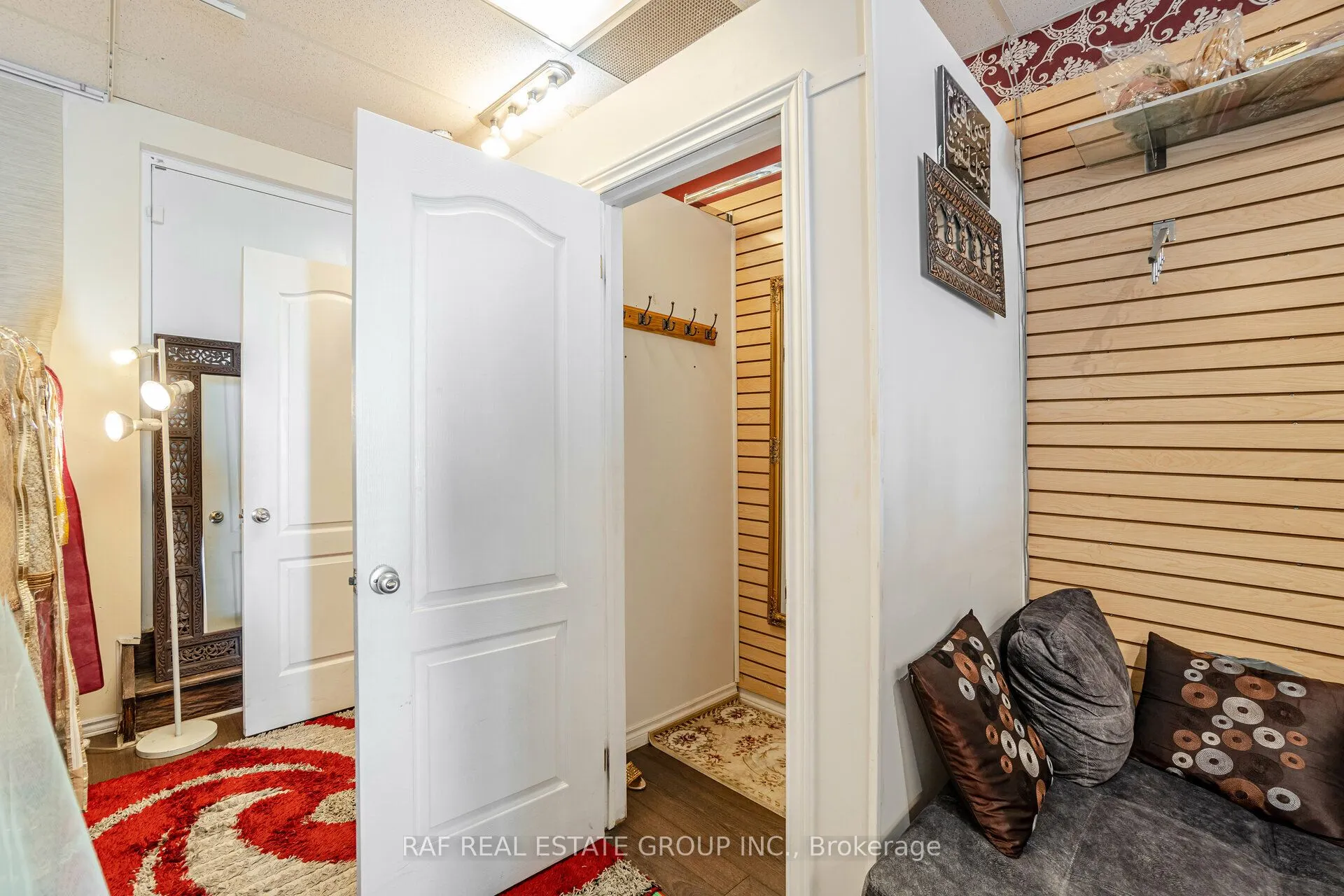 521 Thompson Road S #1