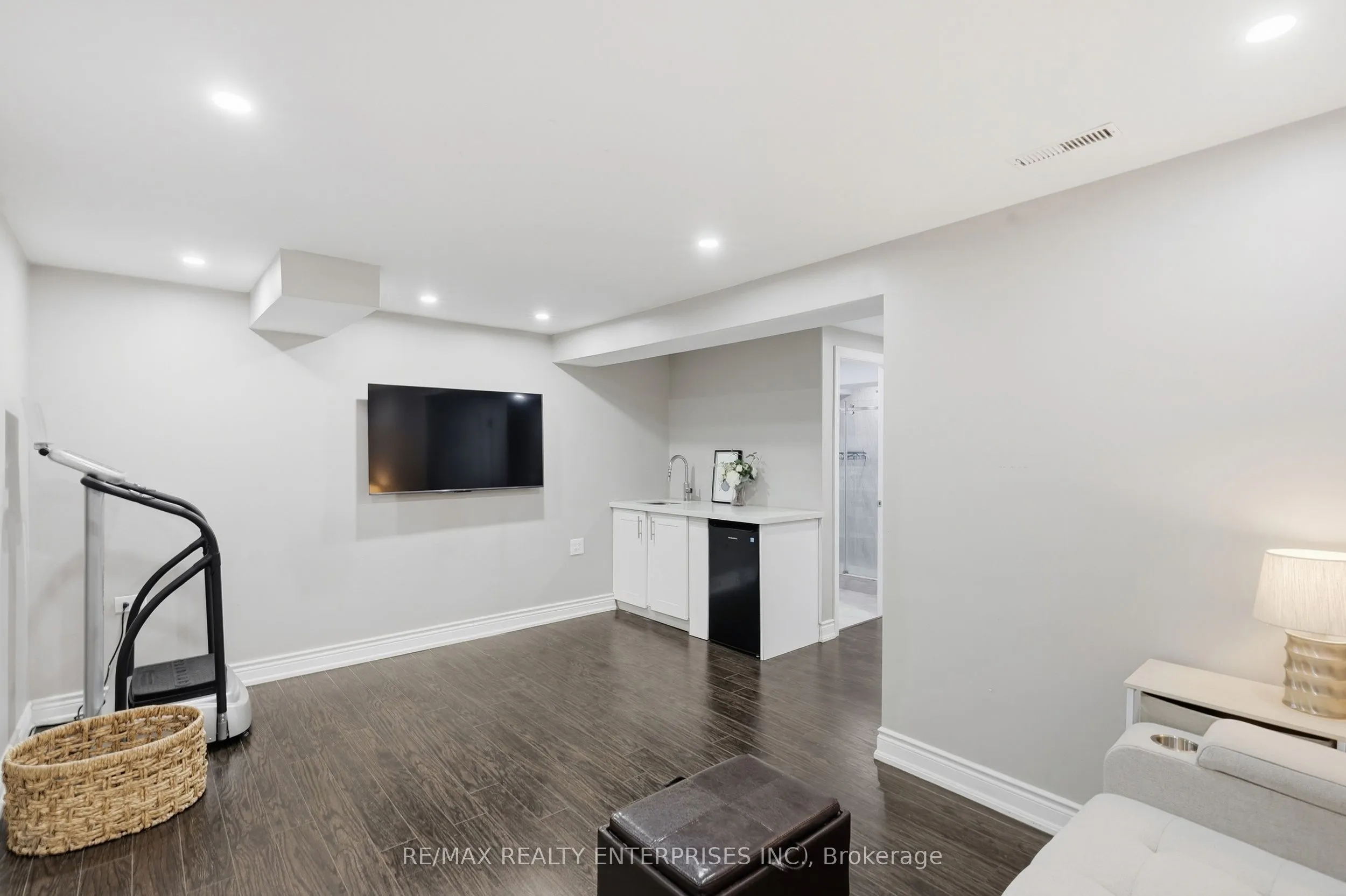 2506 Cobbinshaw Circle