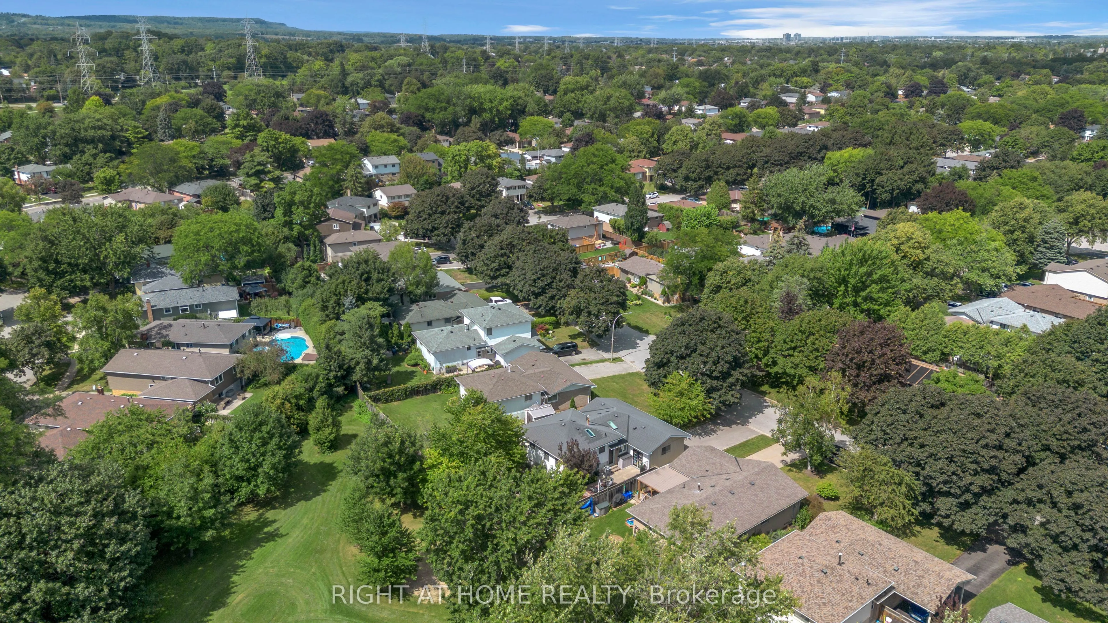 1432 Dewbourne Crescent