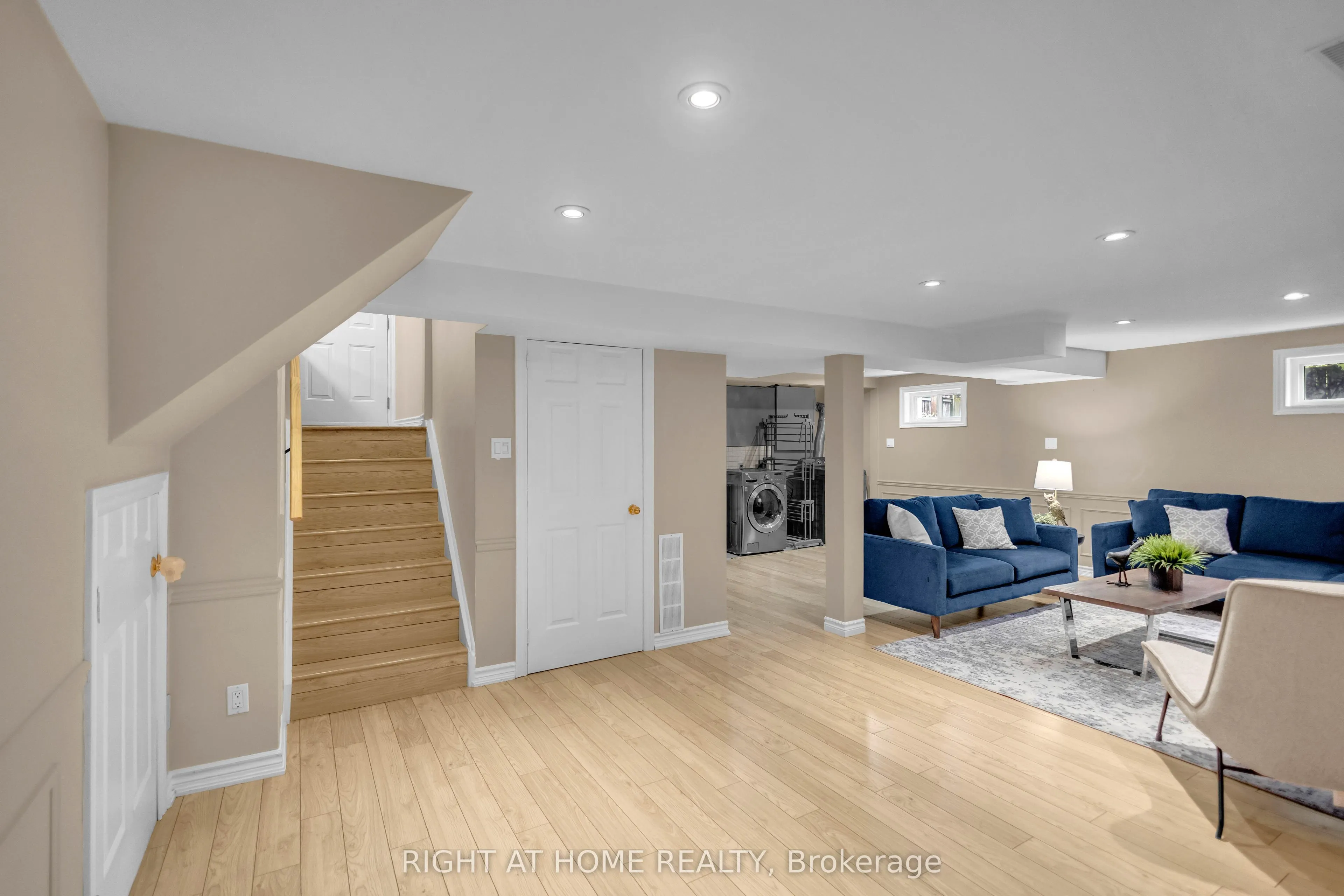 1432 Dewbourne Crescent