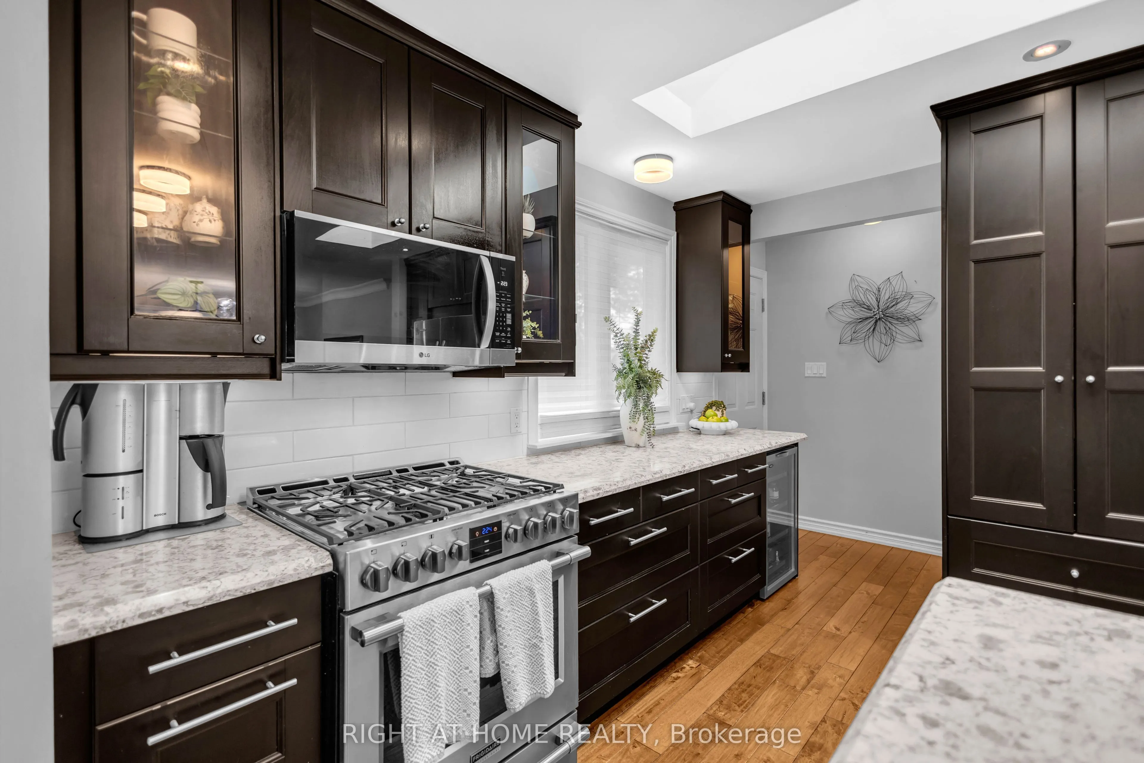 1432 Dewbourne Crescent