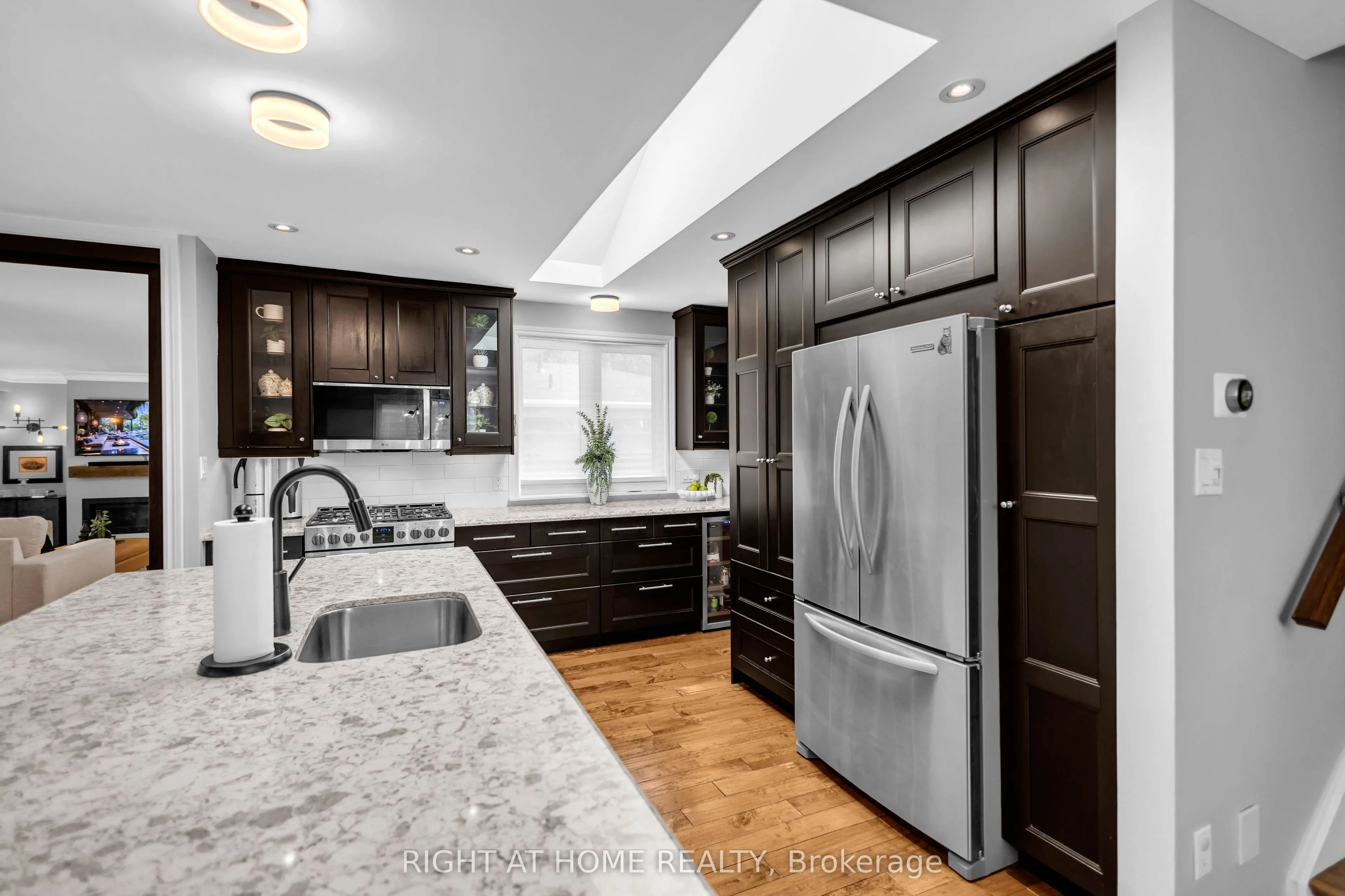 1432 Dewbourne Crescent