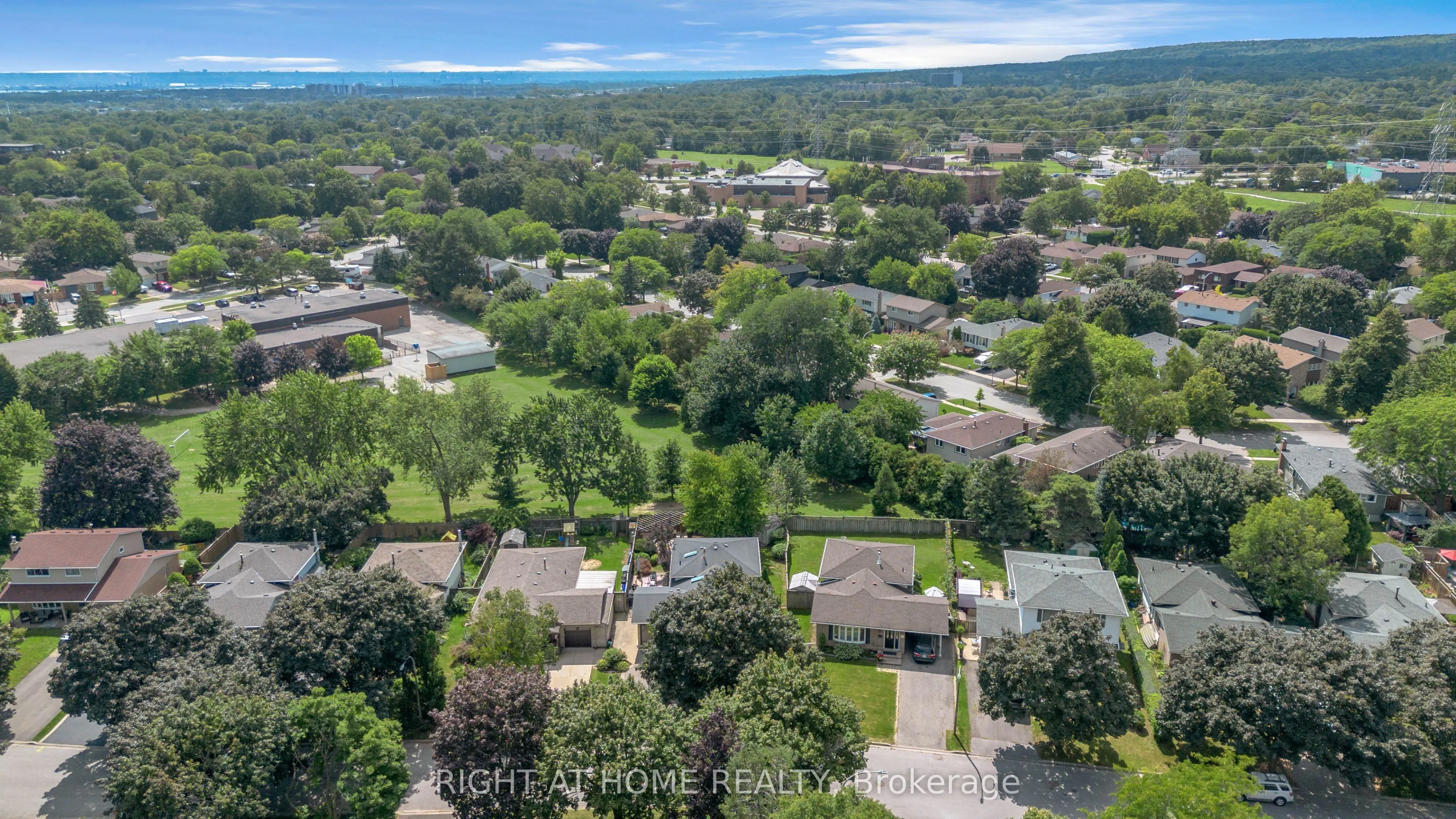 1432 Dewbourne Crescent