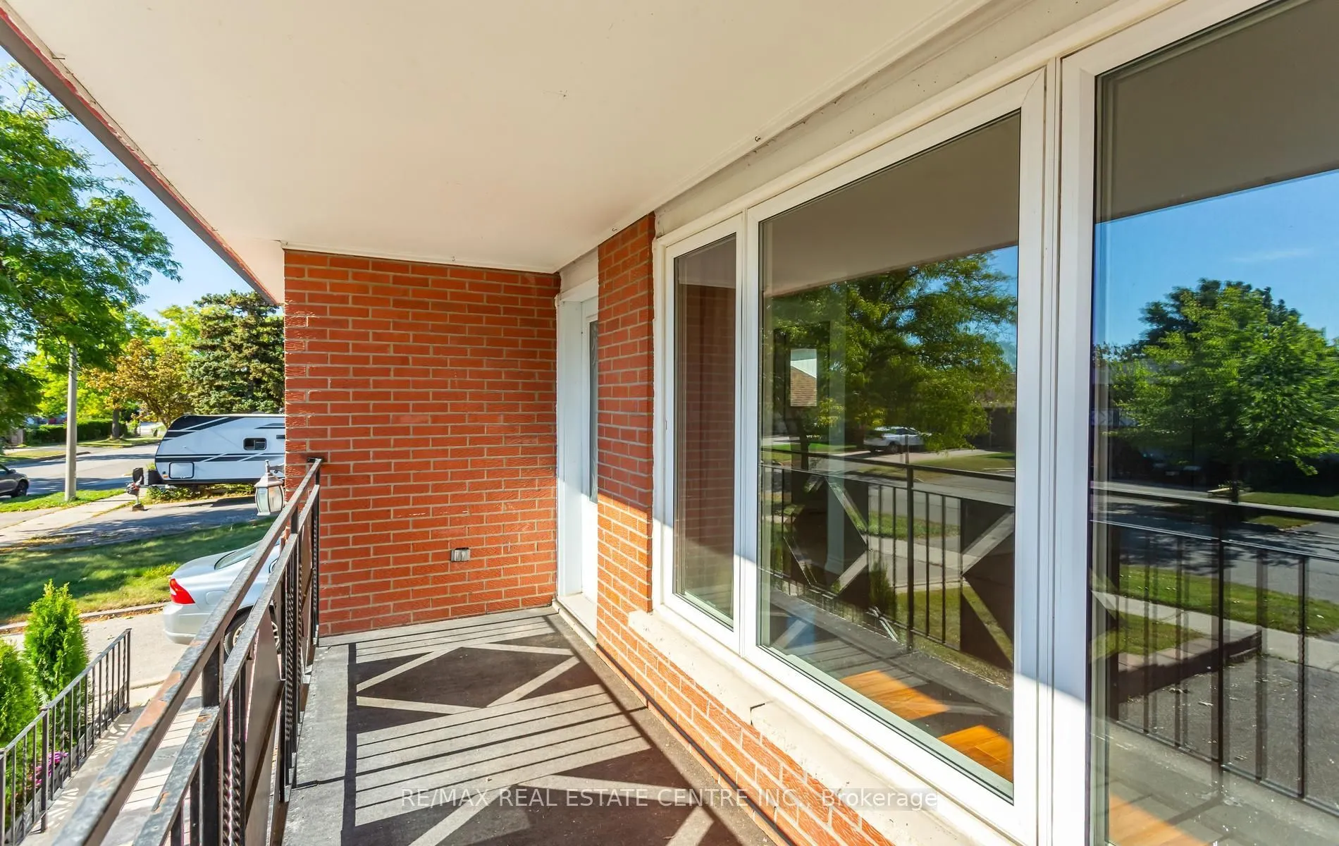 879 Consort Crescent