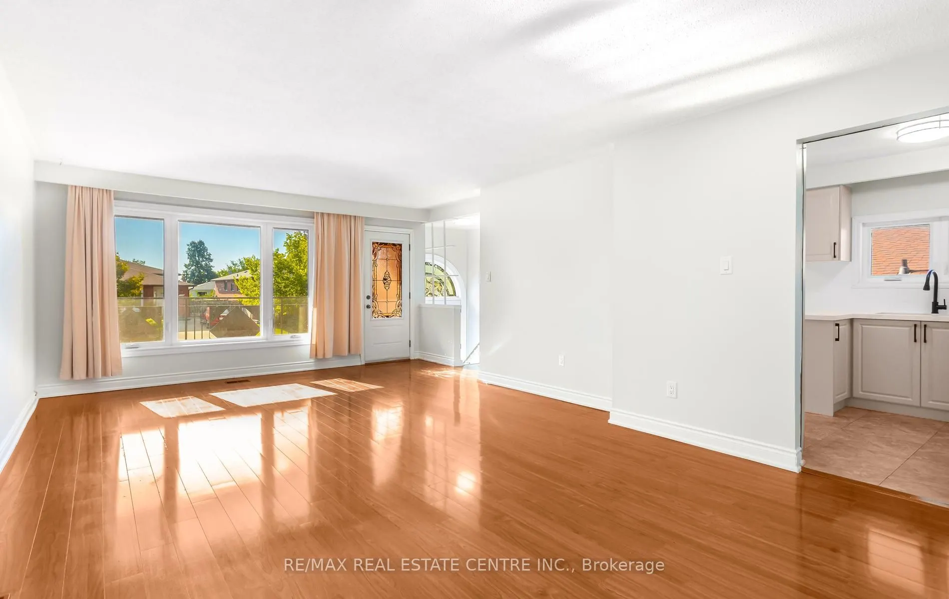 879 Consort Crescent