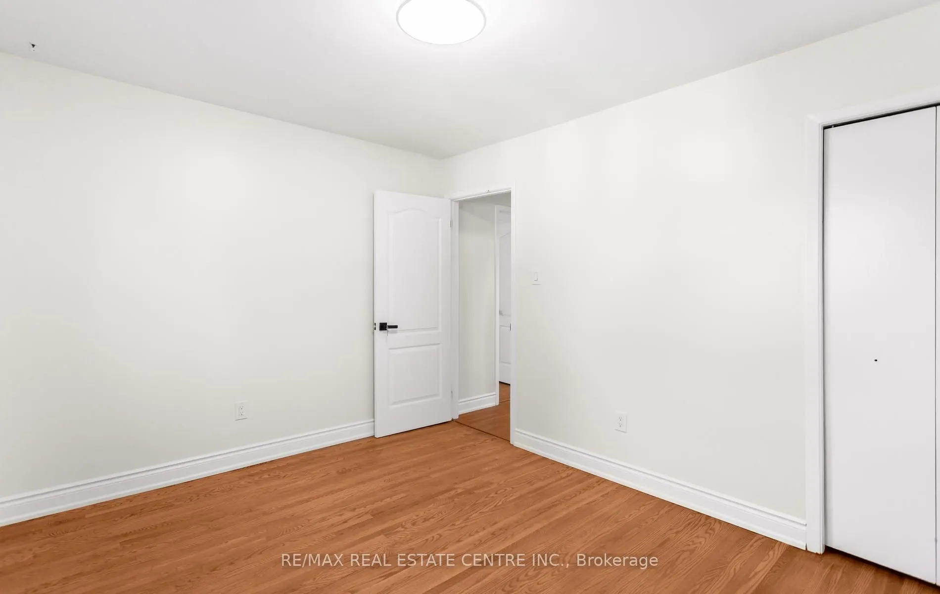 879 Consort Crescent