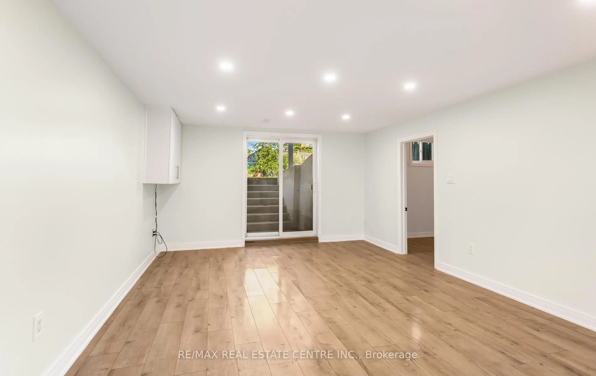 879 Consort Crescent