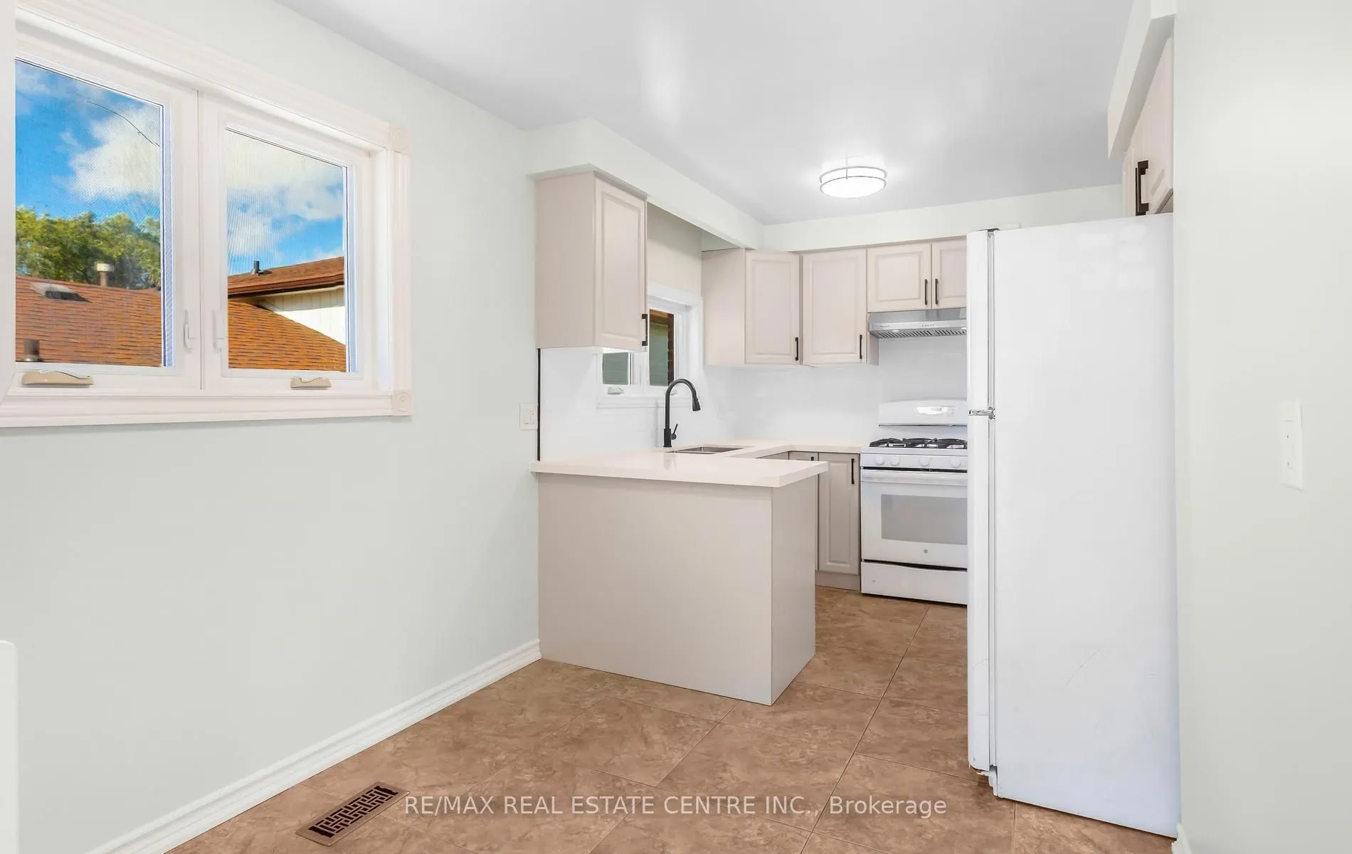 879 Consort Crescent