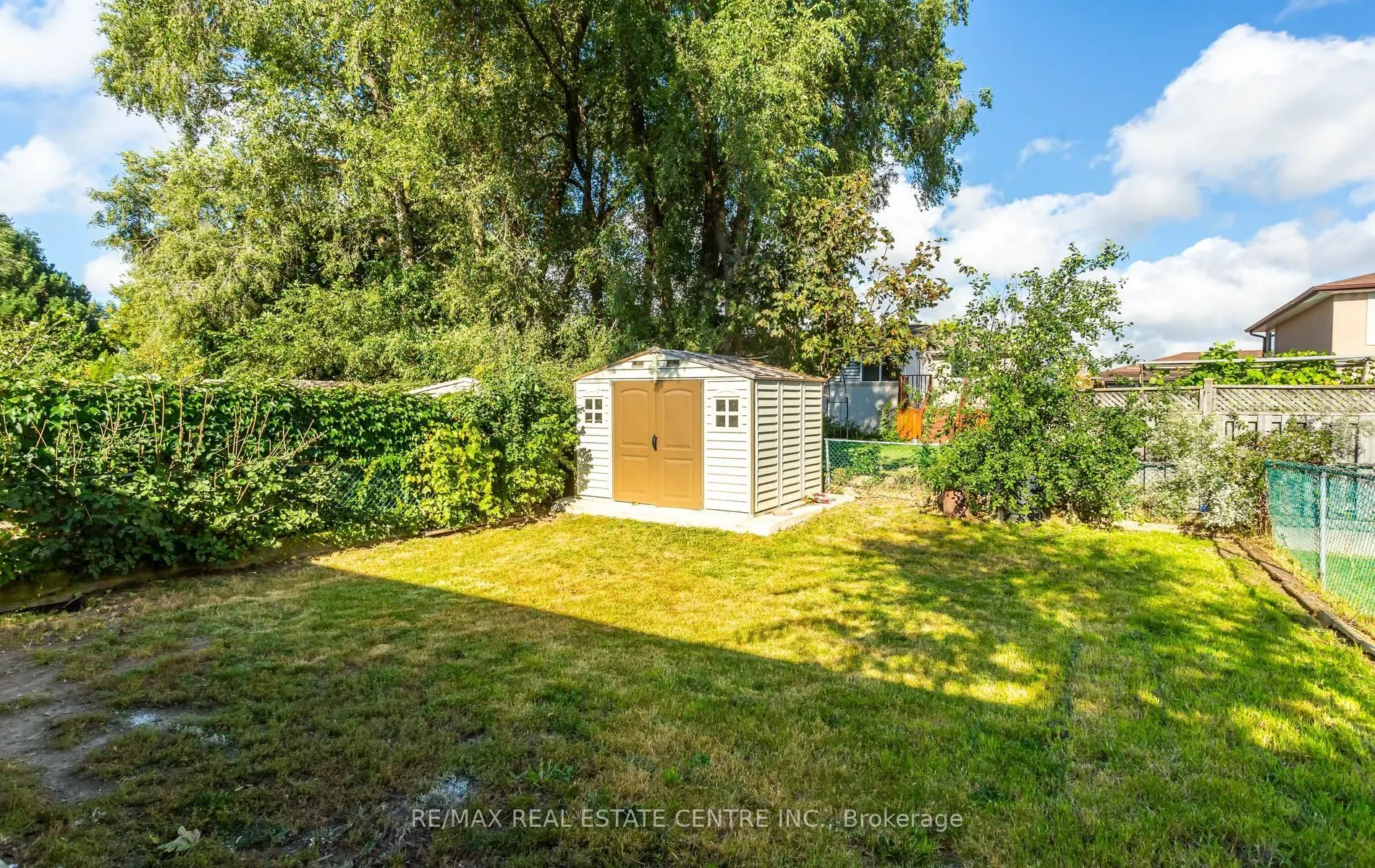 879 Consort Crescent