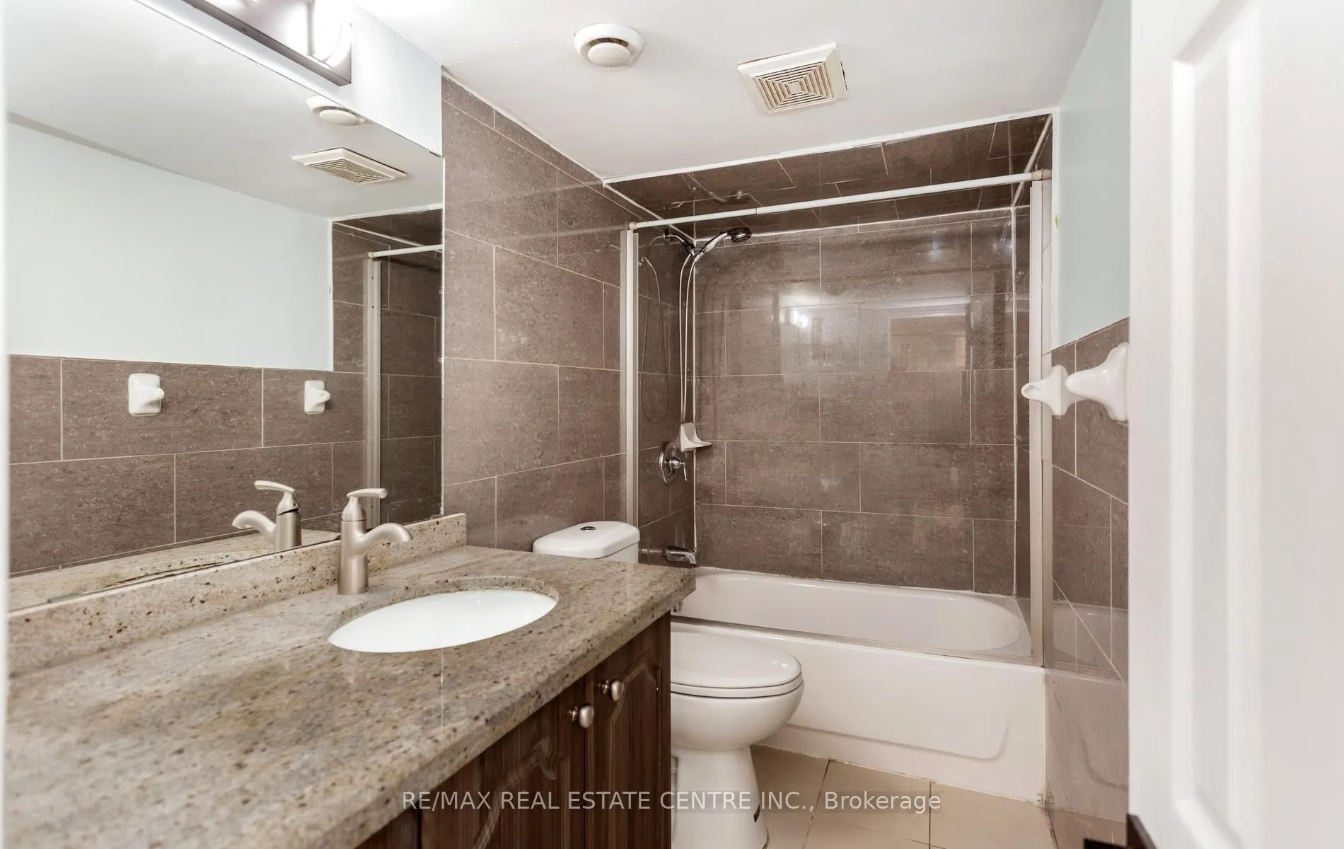 879 Consort Crescent