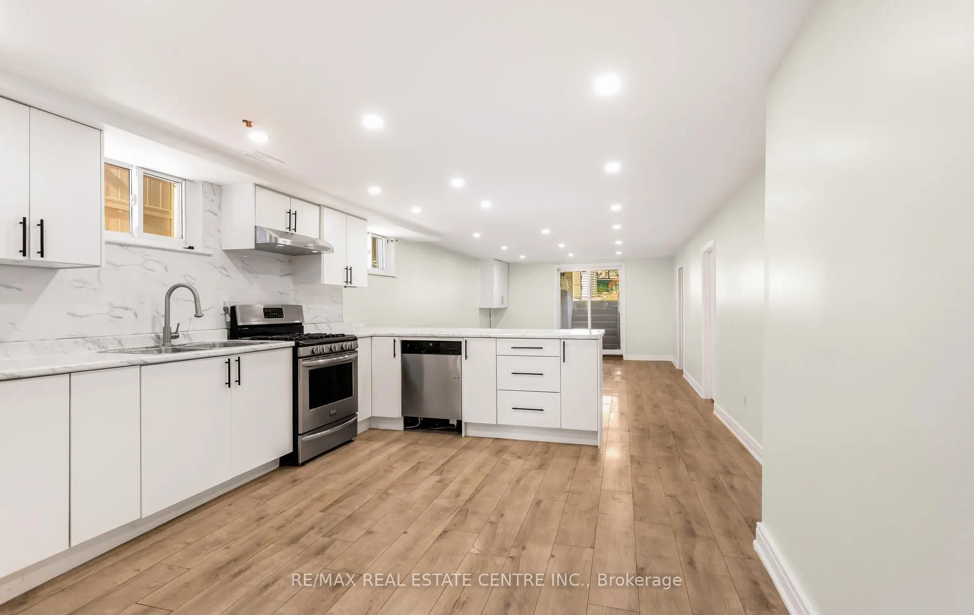 879 Consort Crescent