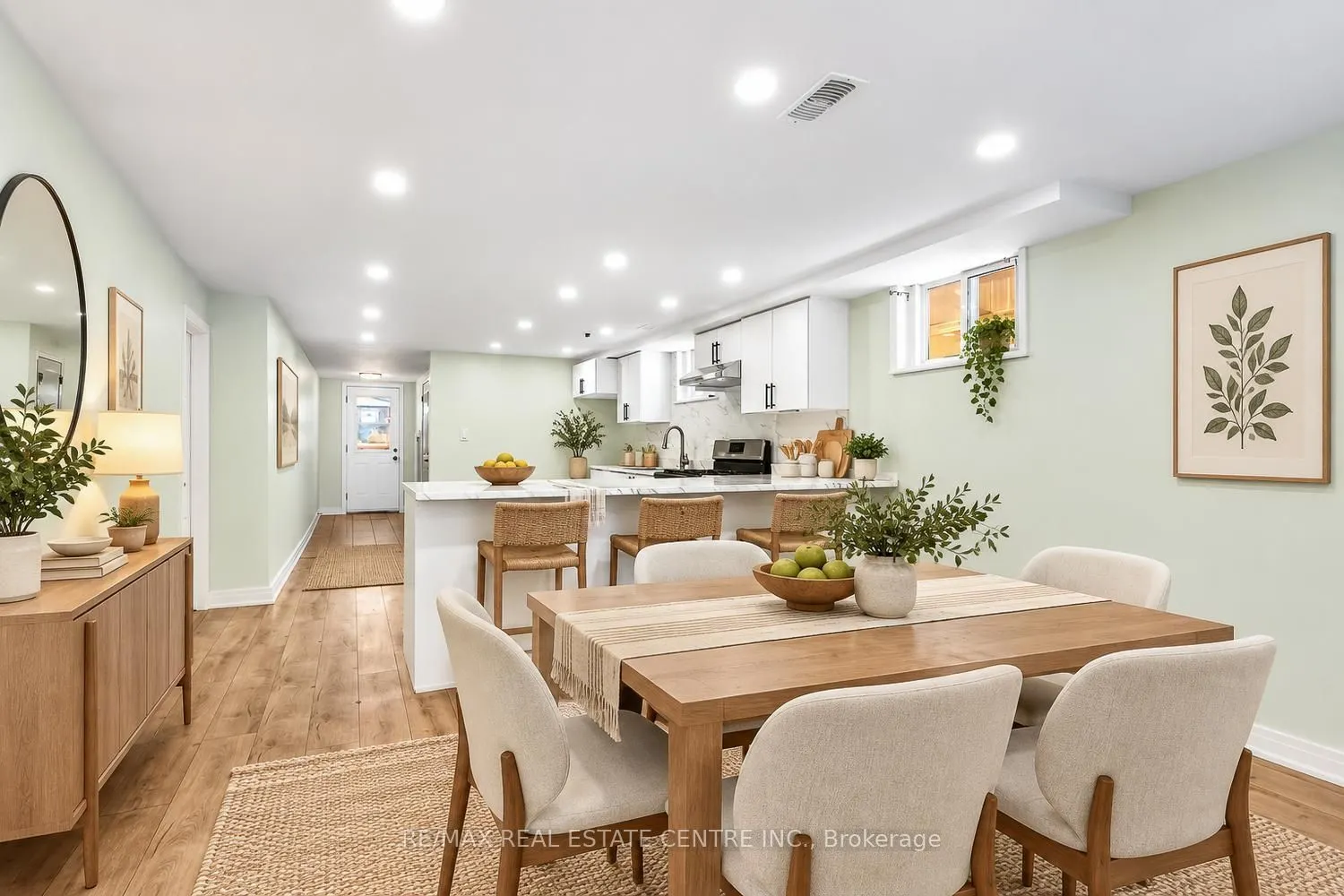 879 Consort Crescent