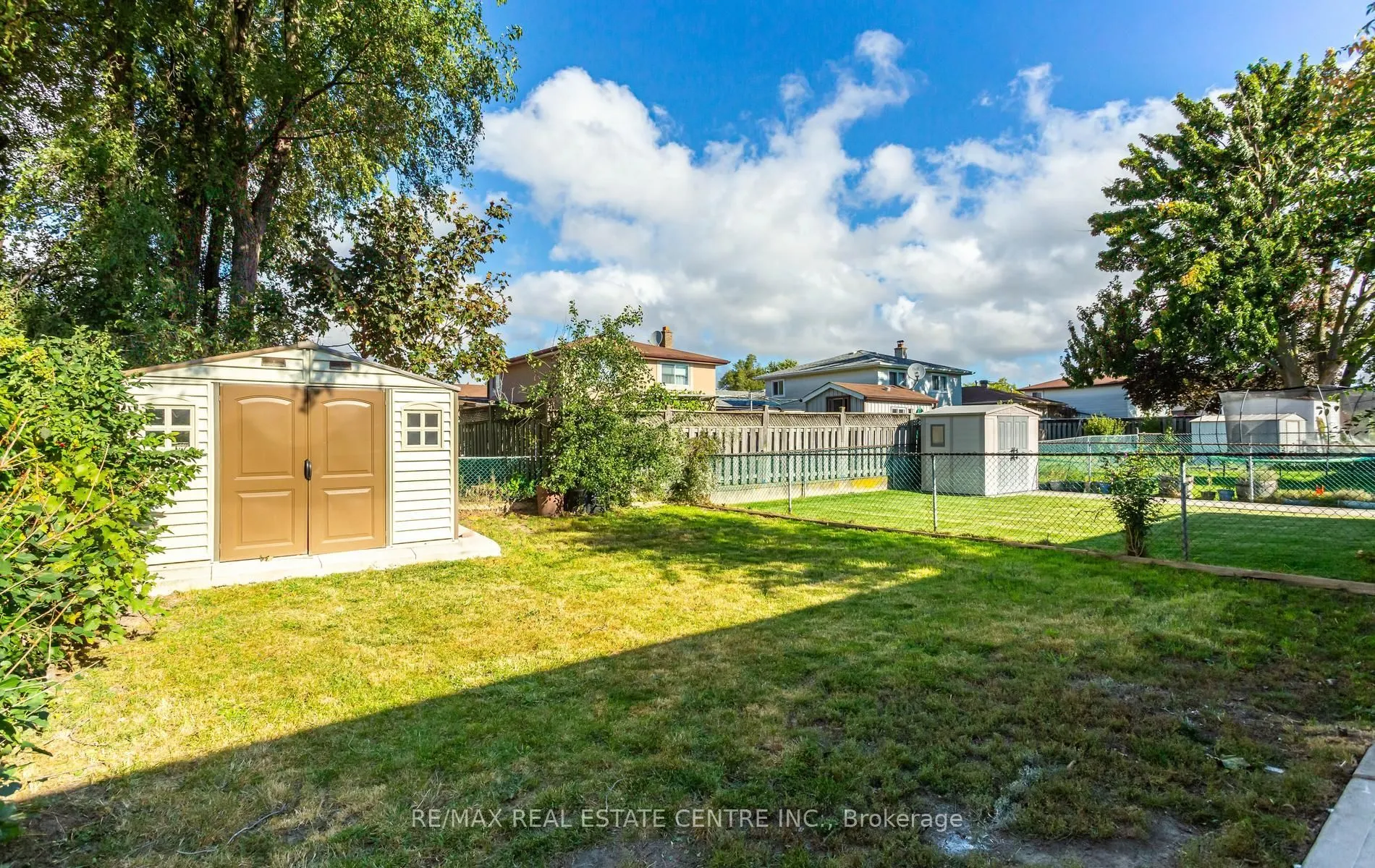 879 Consort Crescent