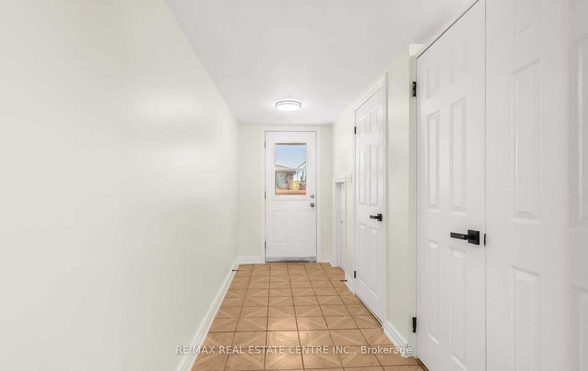 879 Consort Crescent