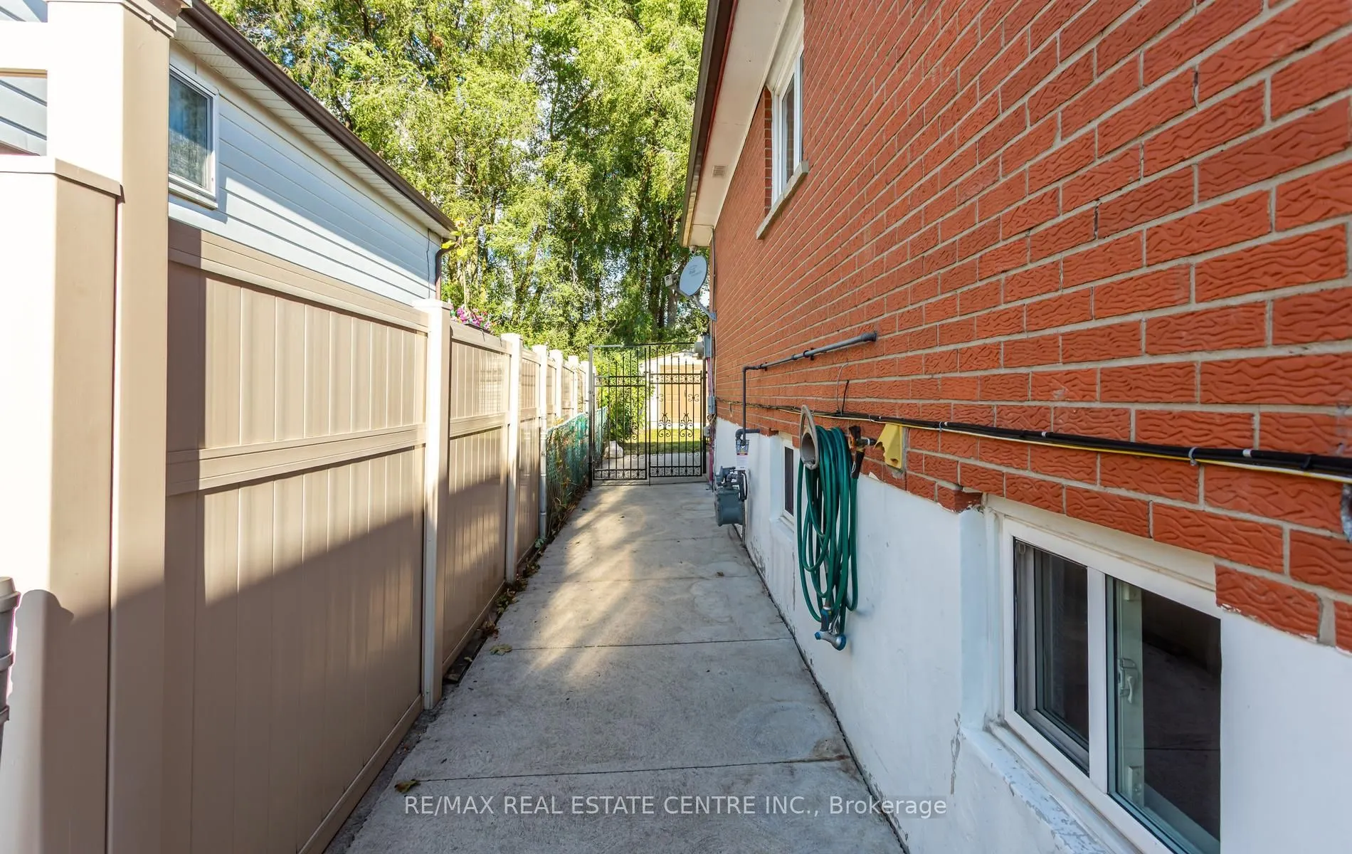 879 Consort Crescent