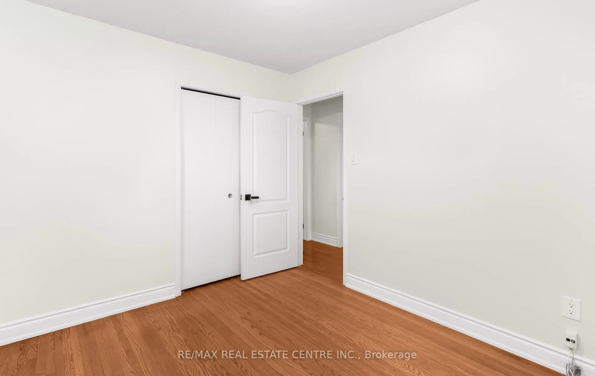 879 Consort Crescent